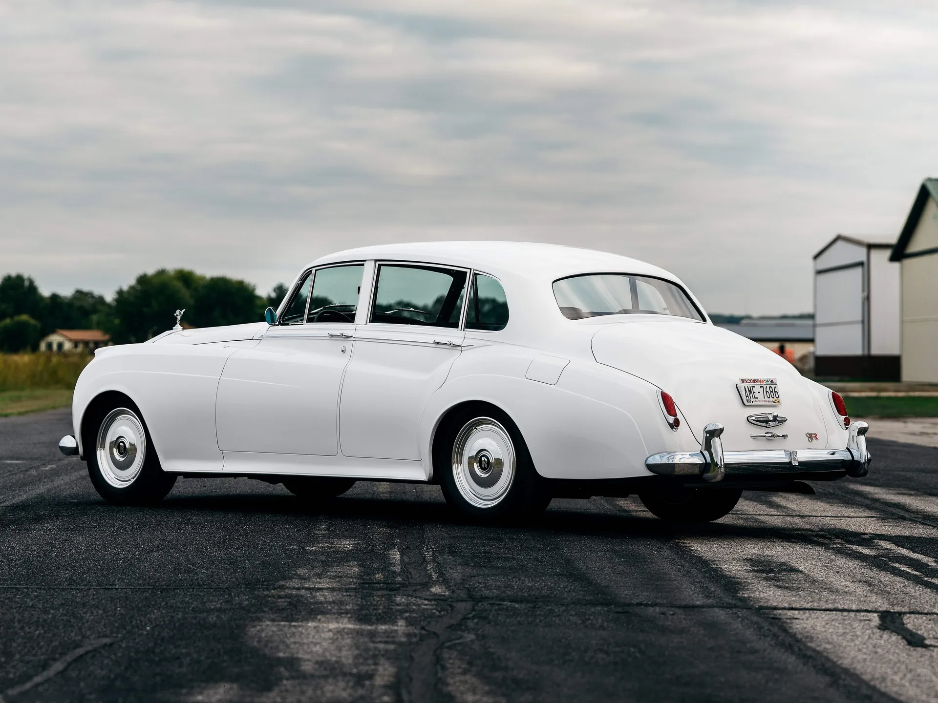 Rolls-Royce Silver Cloud II Paramount by Ringbrothers (1961) – zadní tříčtvrteční pohled