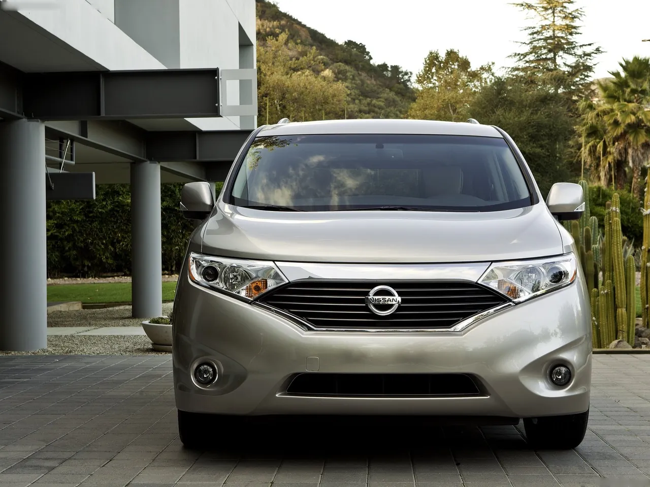 Nissan Quest (2011) – zepředu