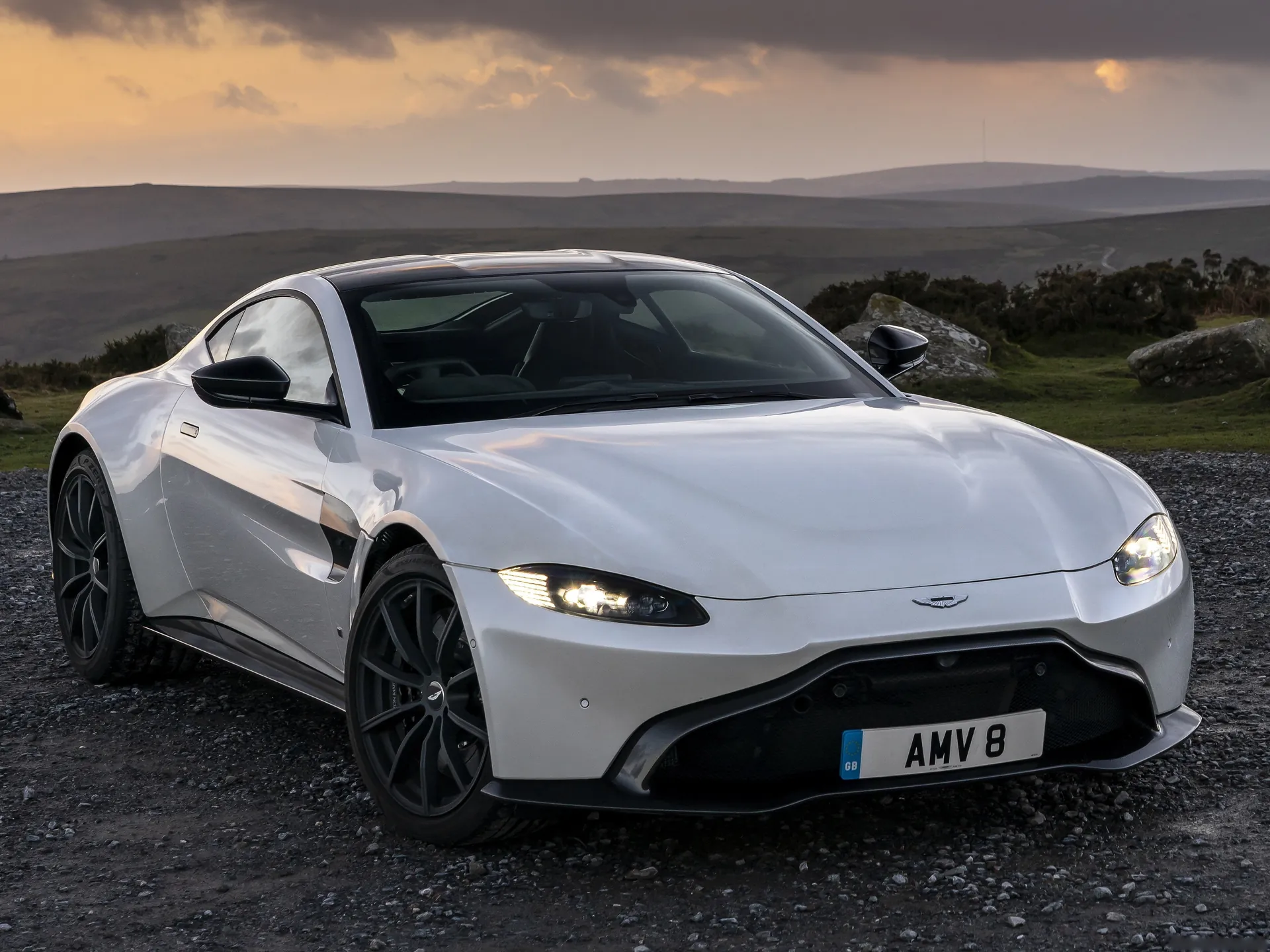 Aston Martin Vantage Morning Frost White (2019)