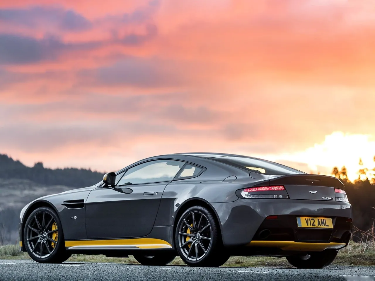 Aston Martin V12 Vantage S (2017) - Rear Three-Quarter