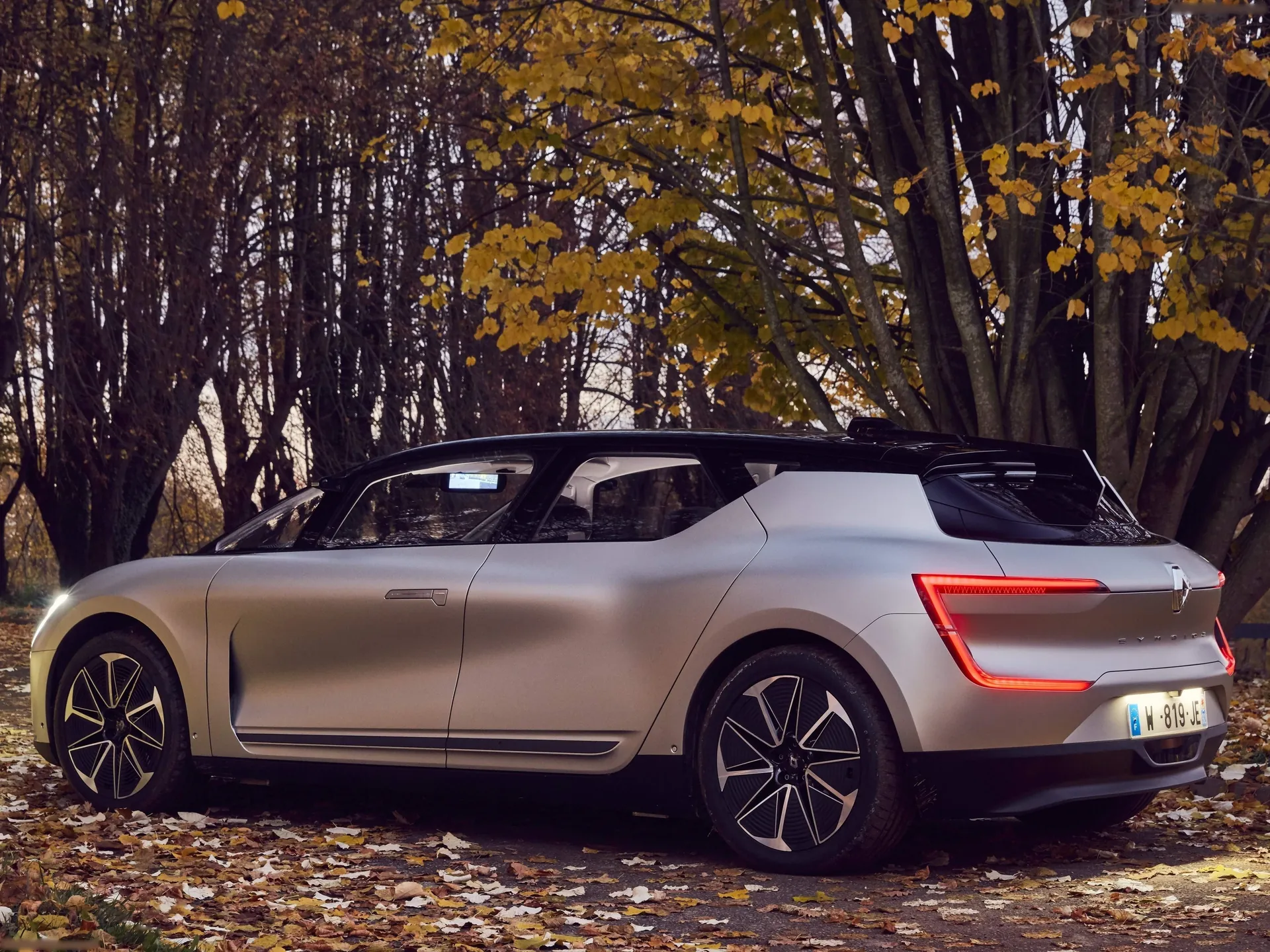 Renault Symbioz 2 Concept (2017) – zadní tříčtvrteční pohled