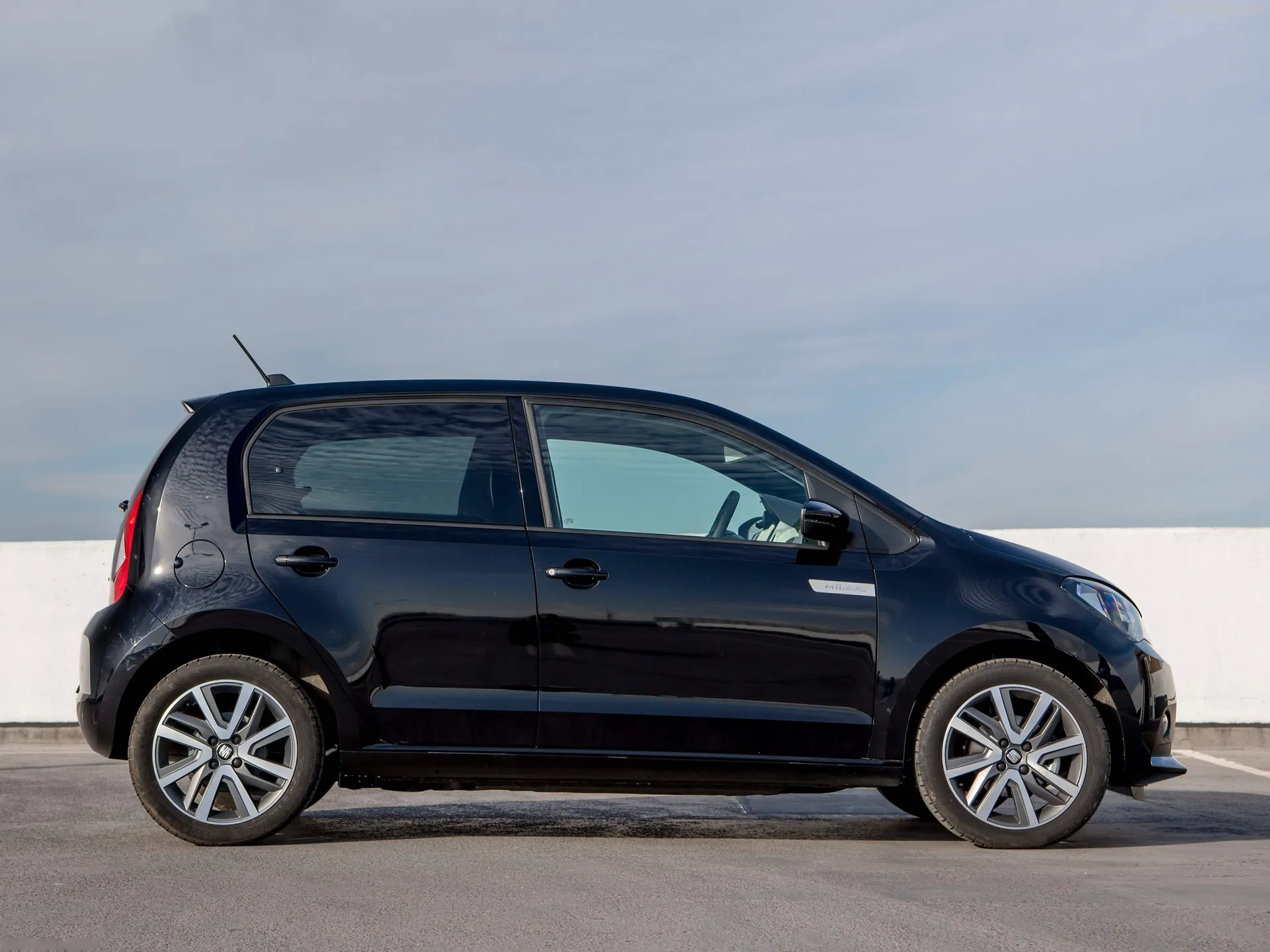 Seat Mii Electric [UK] (2020) – boční profil