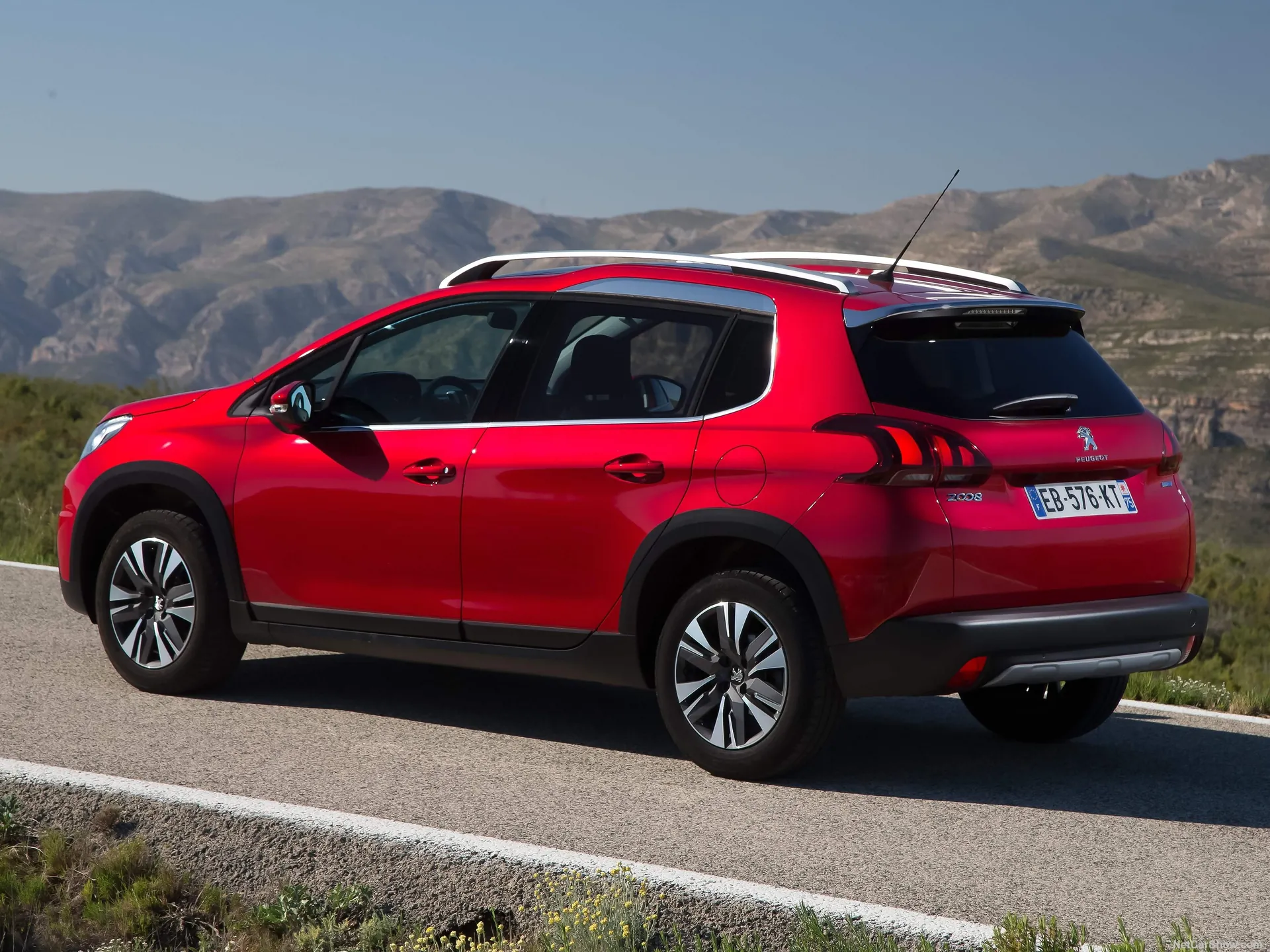 Peugeot 2008 (2017) – zadní tříčtvrteční pohled
