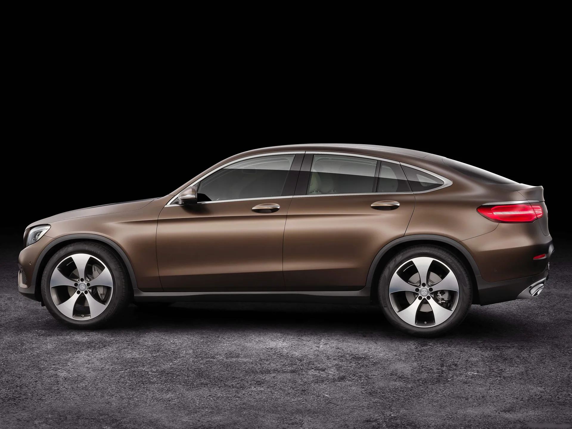 Mercedes-Benz GLC Coupe (2017) - Side Profile