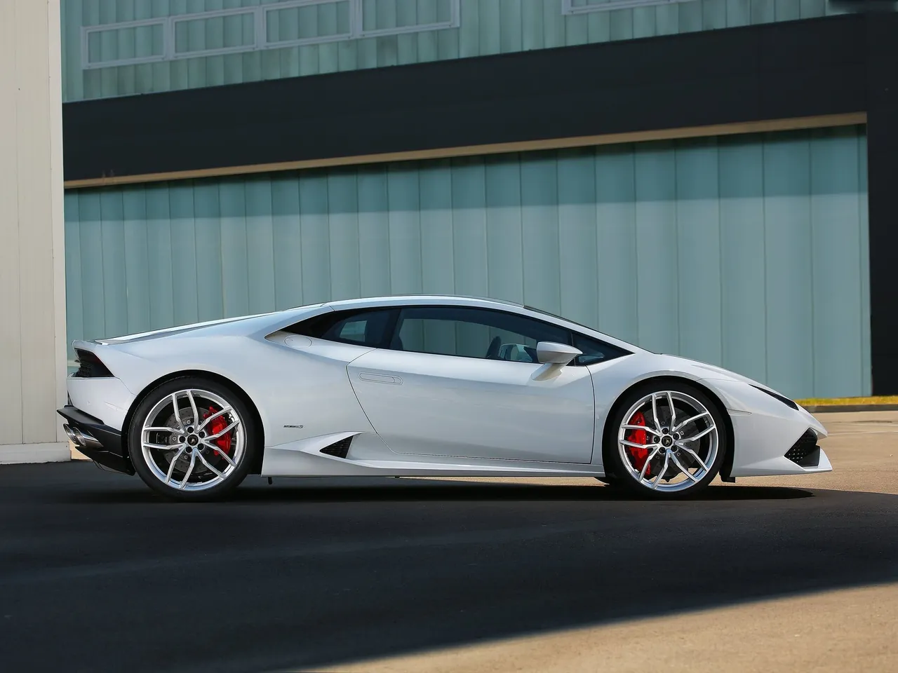 Lamborghini Huracan LP610-4 (2015) – boční profil
