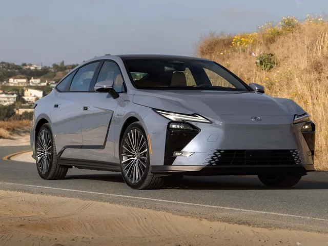 Lexus ES 350e (2026)