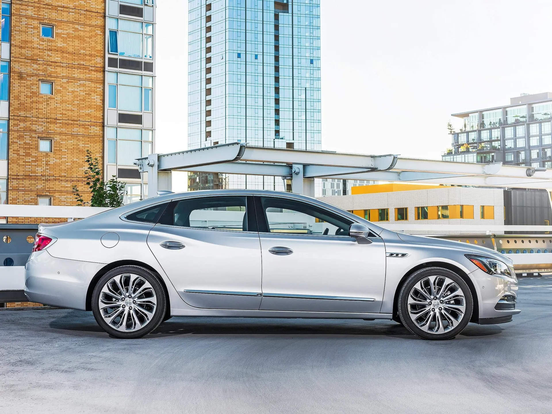 Buick LaCrosse (2017) – boční profil