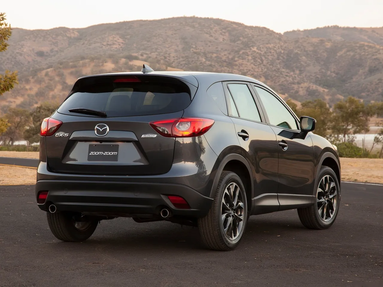 Mazda CX-5 (2016) – zadní tříčtvrteční pohled