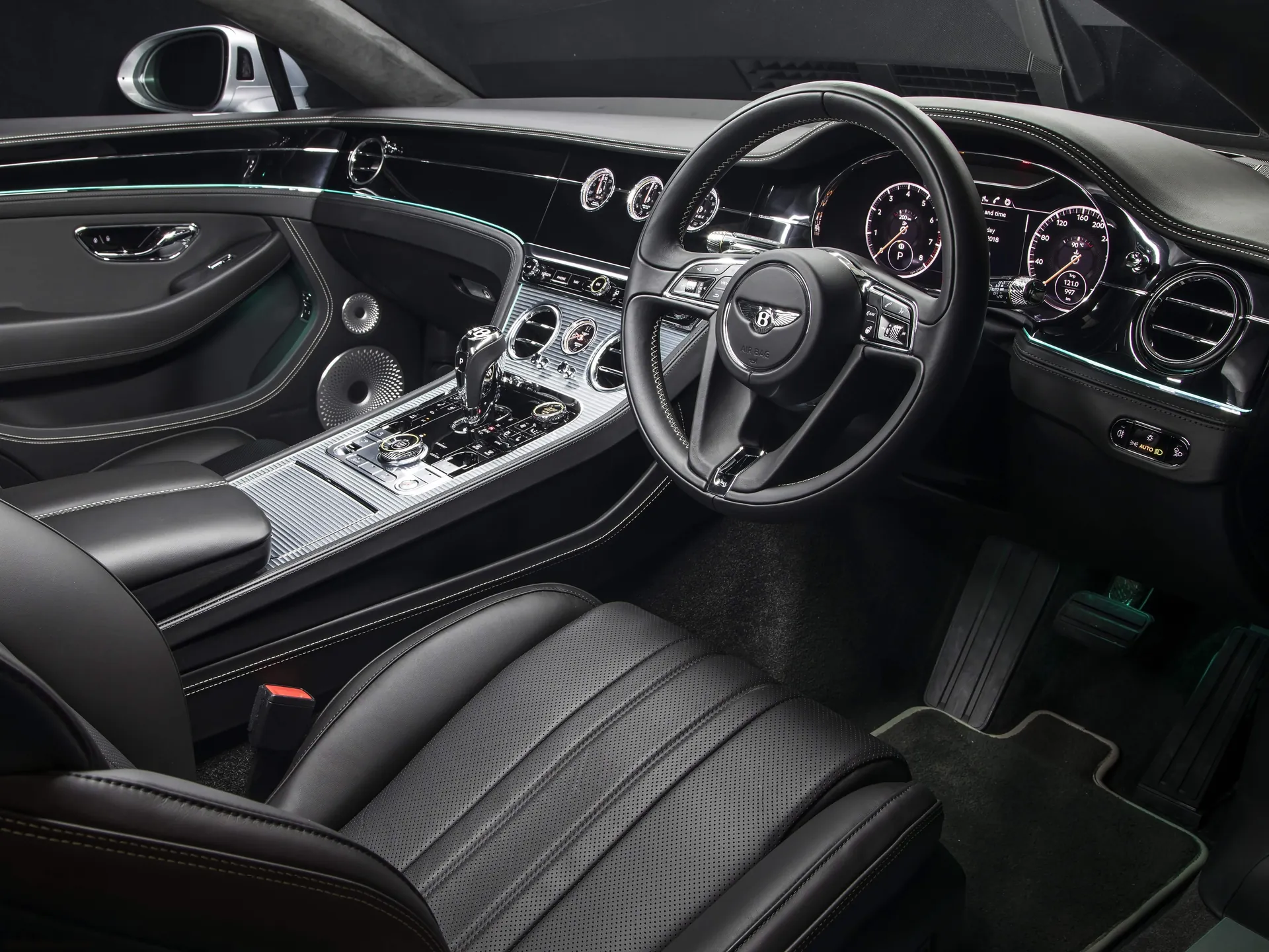 Bentley Continental GT [AU] (2018) – interiér