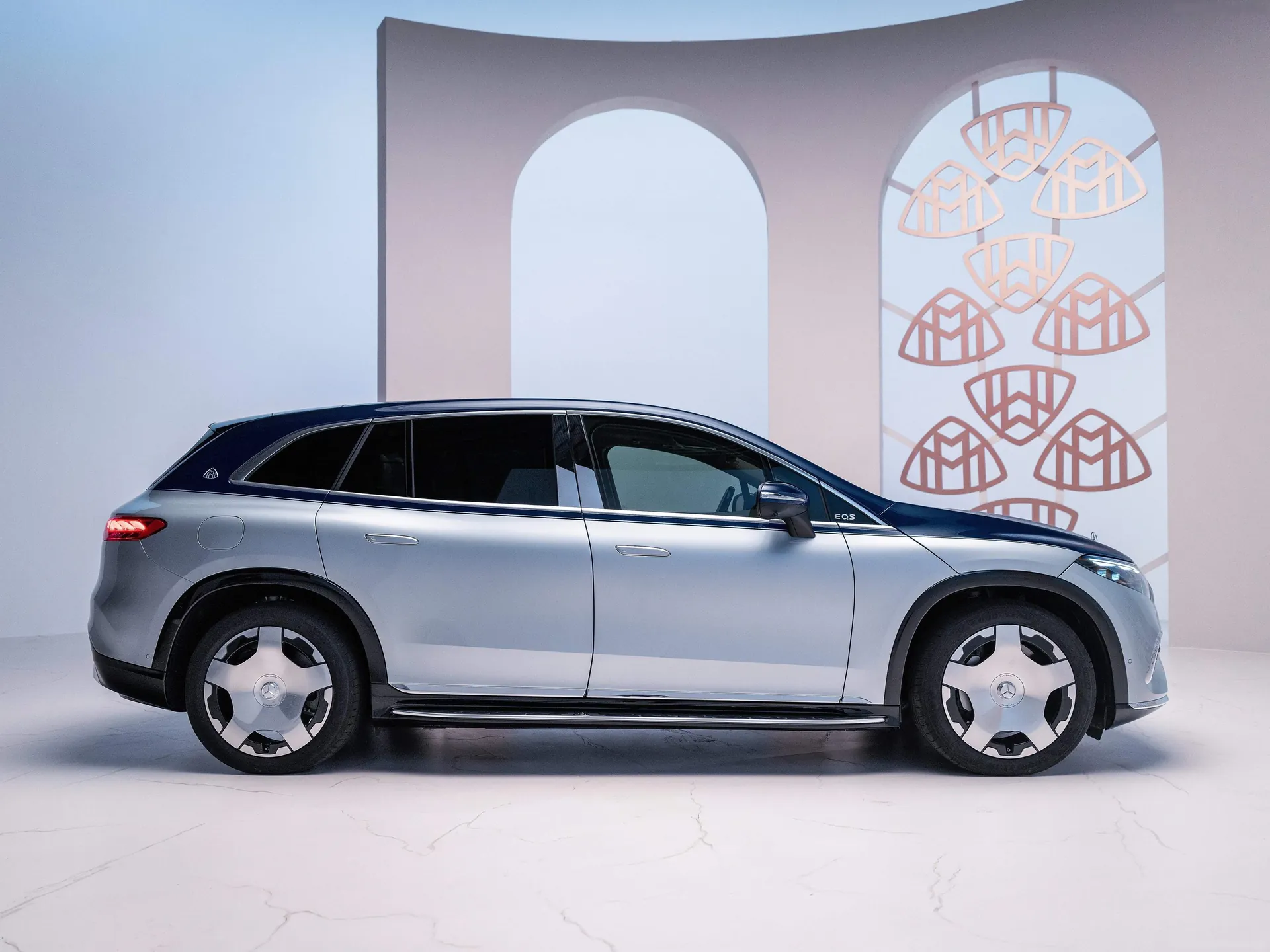 Mercedes-Benz EQS SUV Maybach (2024) - Side Profile