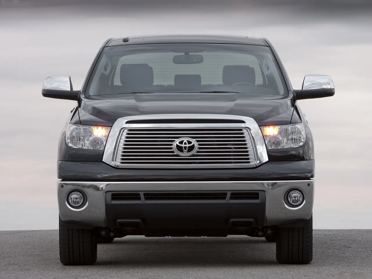 Toyota Tundra CrewMax (2010) – zepředu