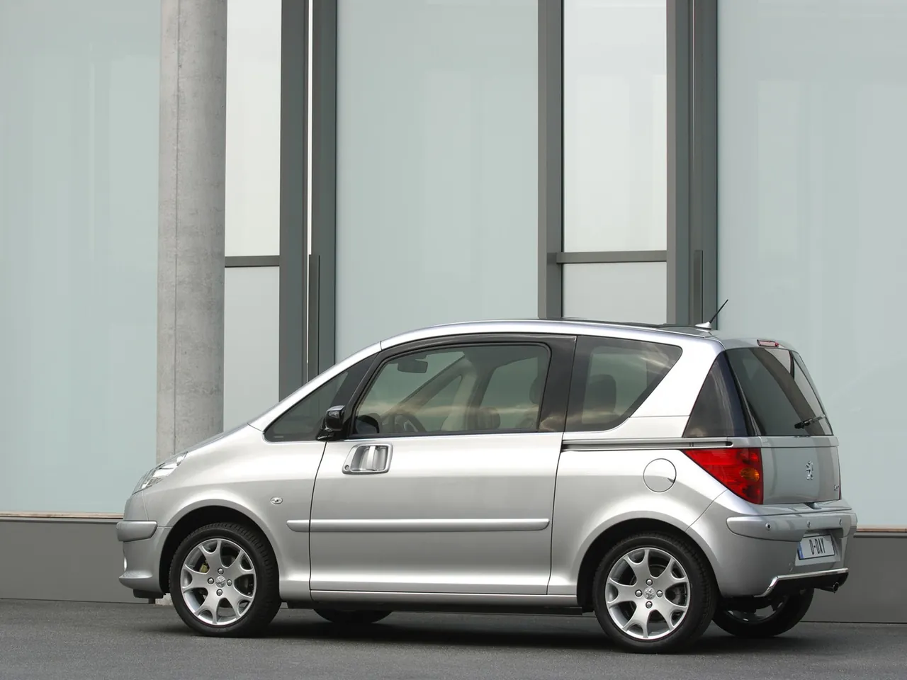 Peugeot 1007 D-Day Concept (2005) - Rear Three-Quarter