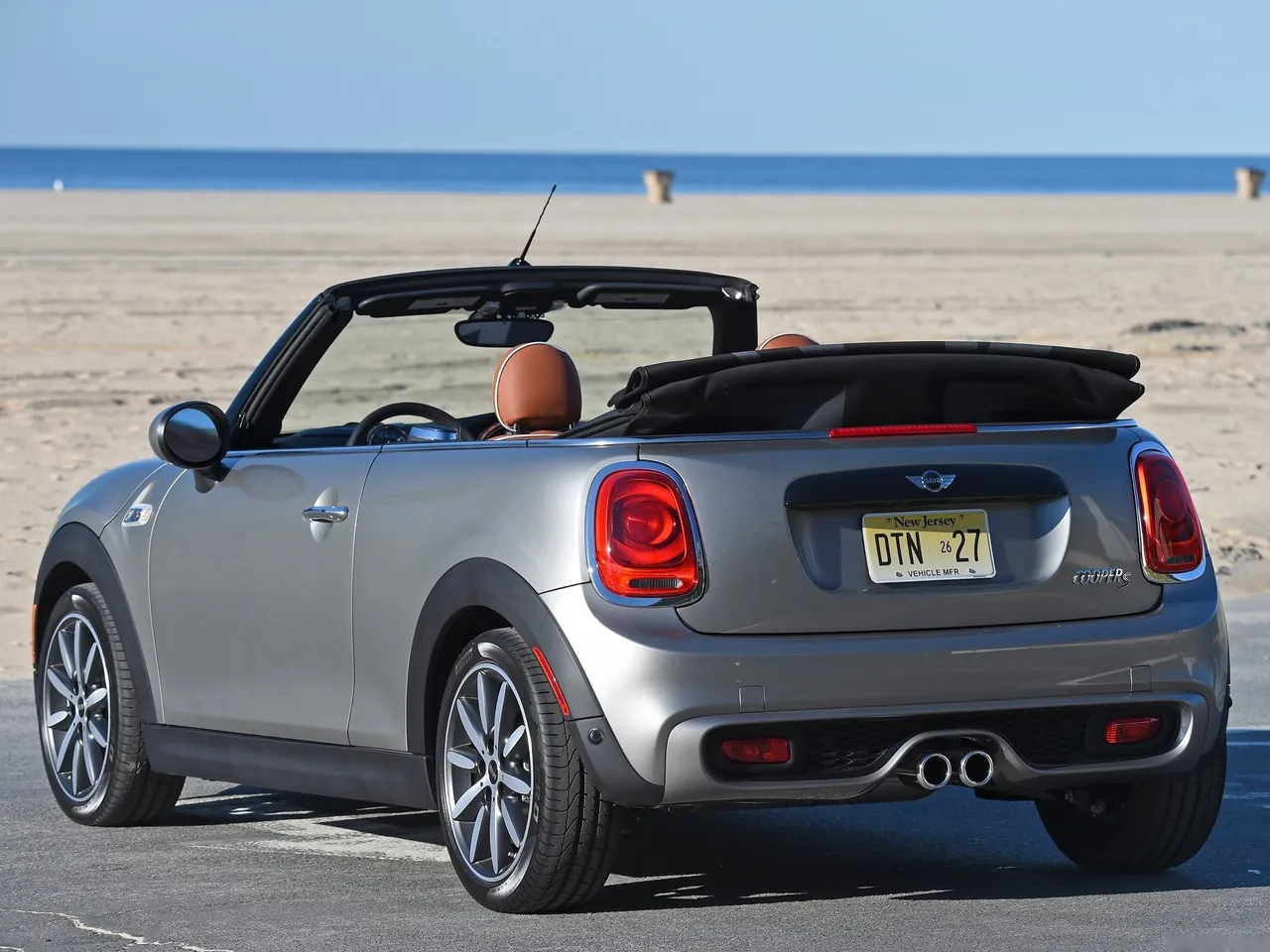 Mini Cooper S Convertible (2016) – zadní tříčtvrteční pohled