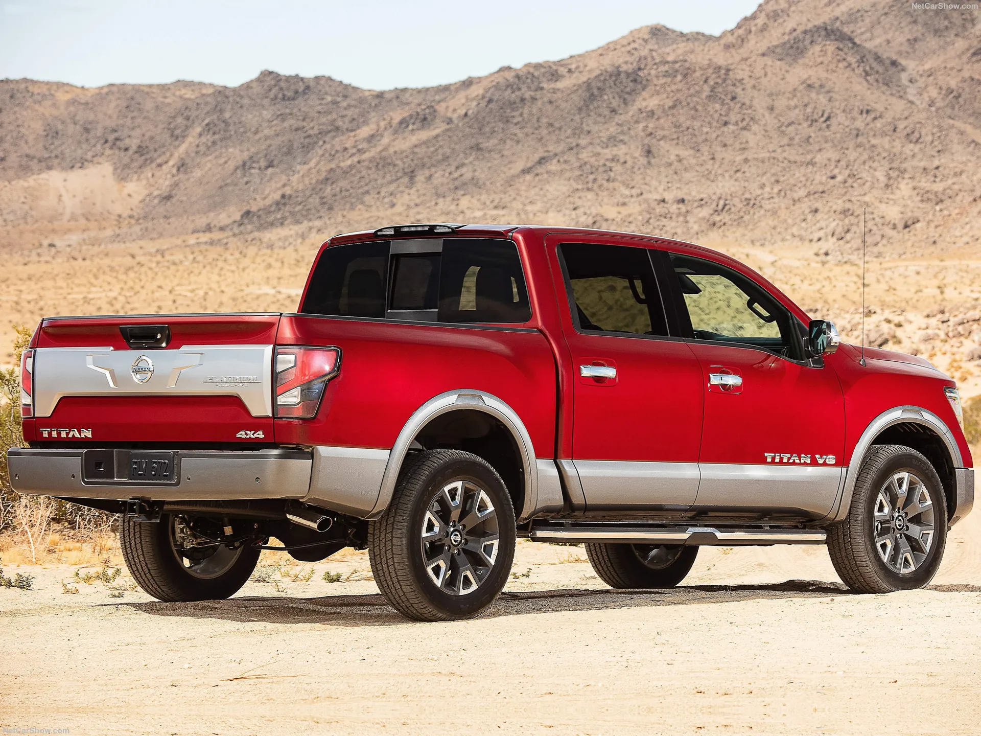 Nissan Titan (2020) – zadní tříčtvrteční pohled