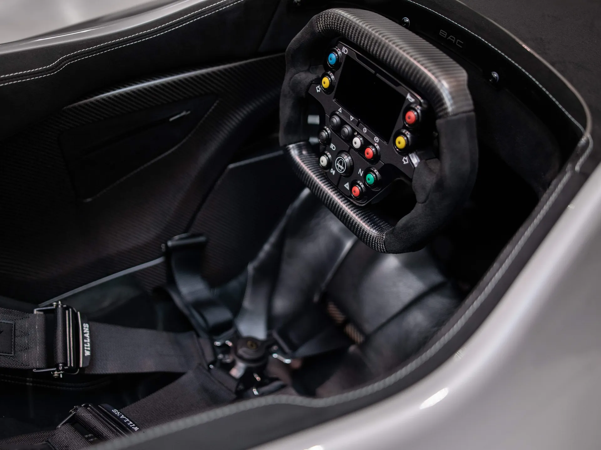 BAC Mono (2021) – interiér