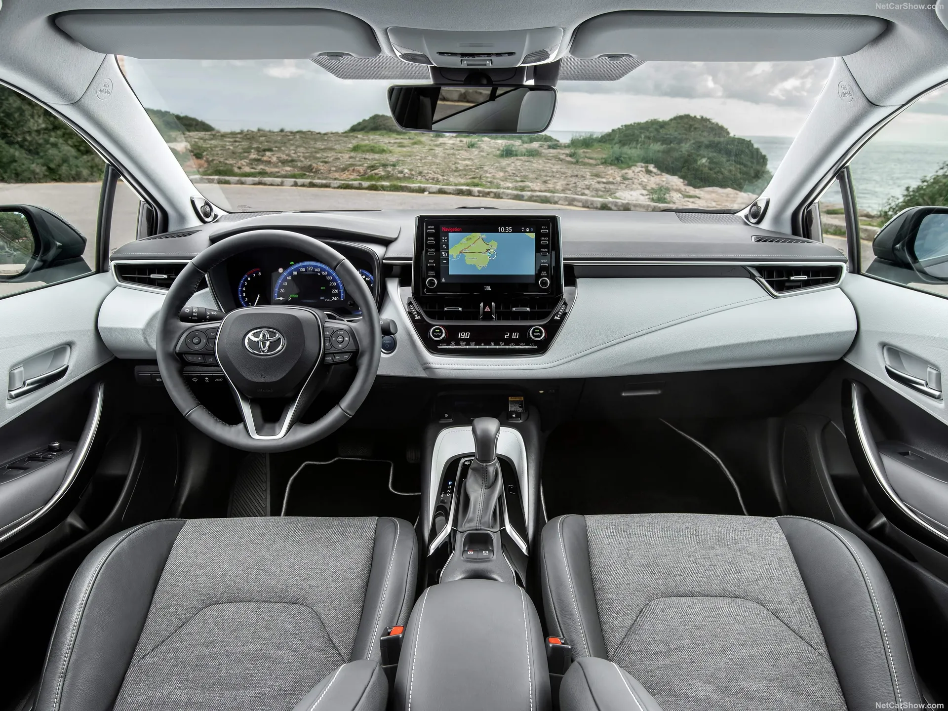 Toyota Corolla Touring Sports (2019) – interiér
