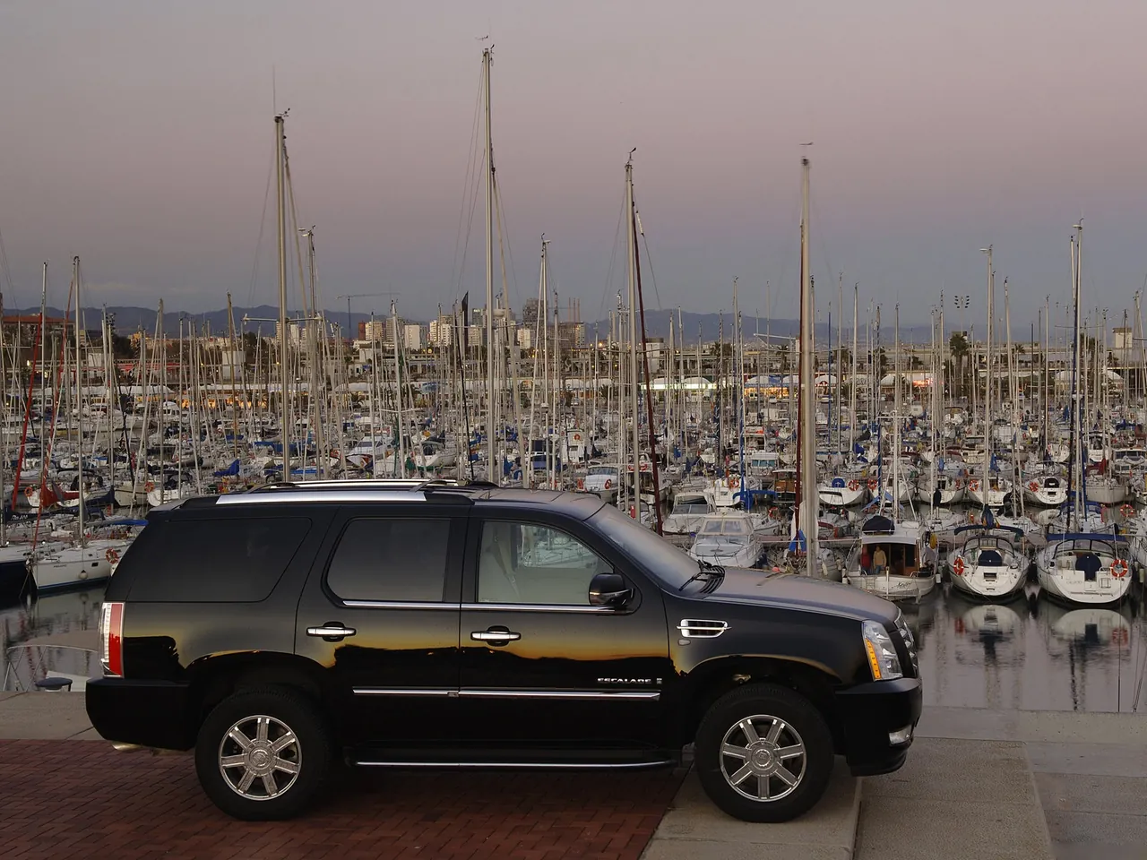 Cadillac Escalade [EU] (2007) – boční profil