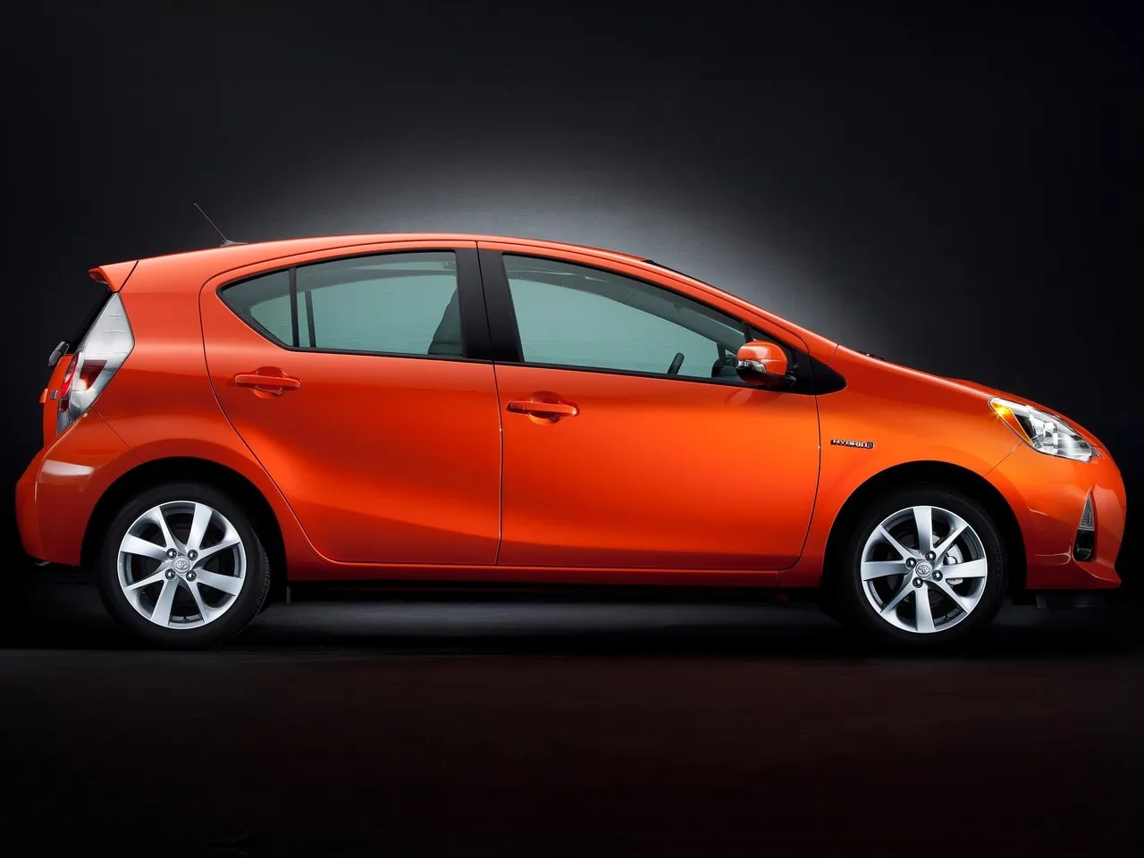 Toyota Prius C (2012) – boční profil