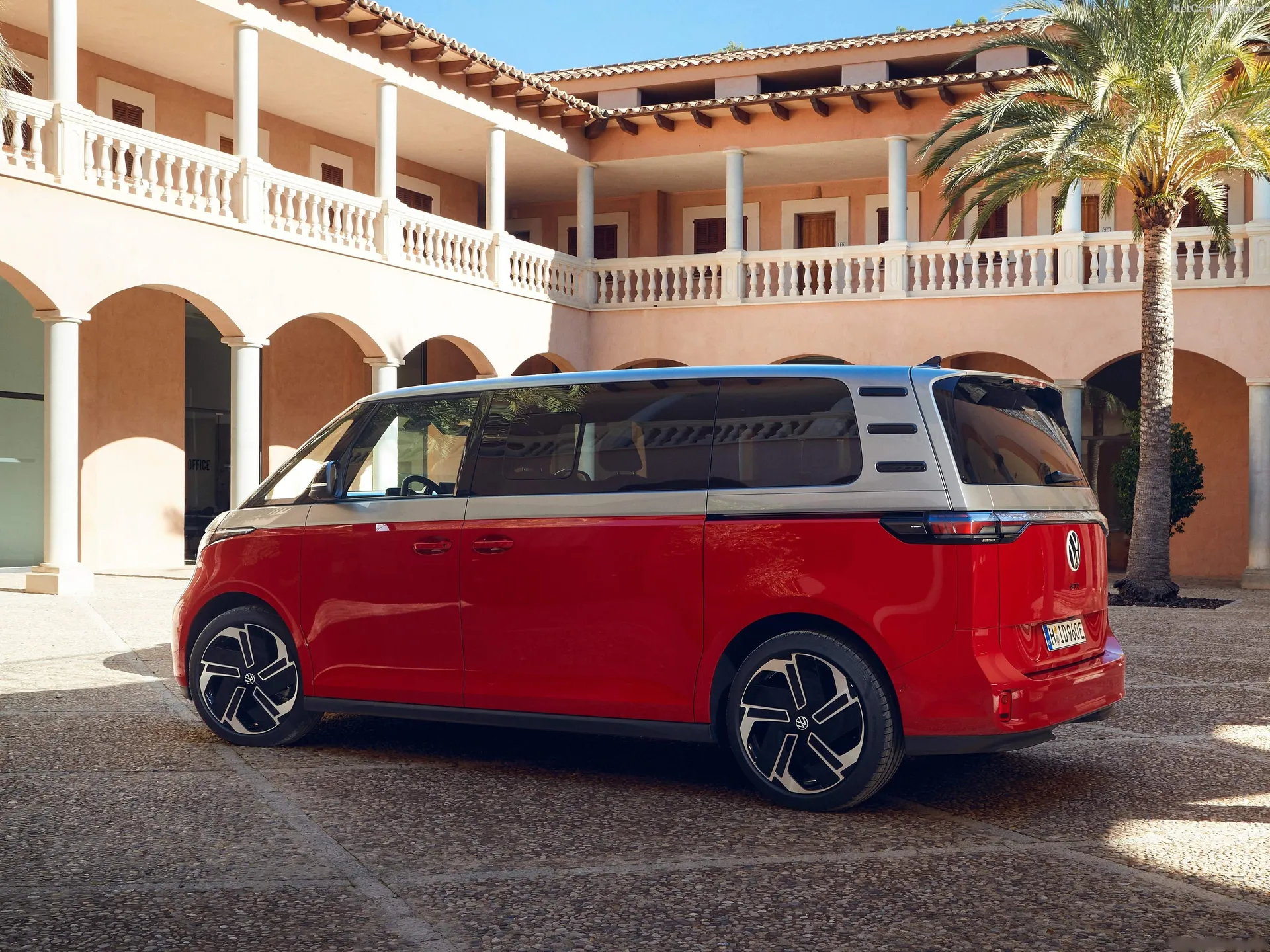 Volkswagen ID.Buzz GTX (2025) – zadní pohled