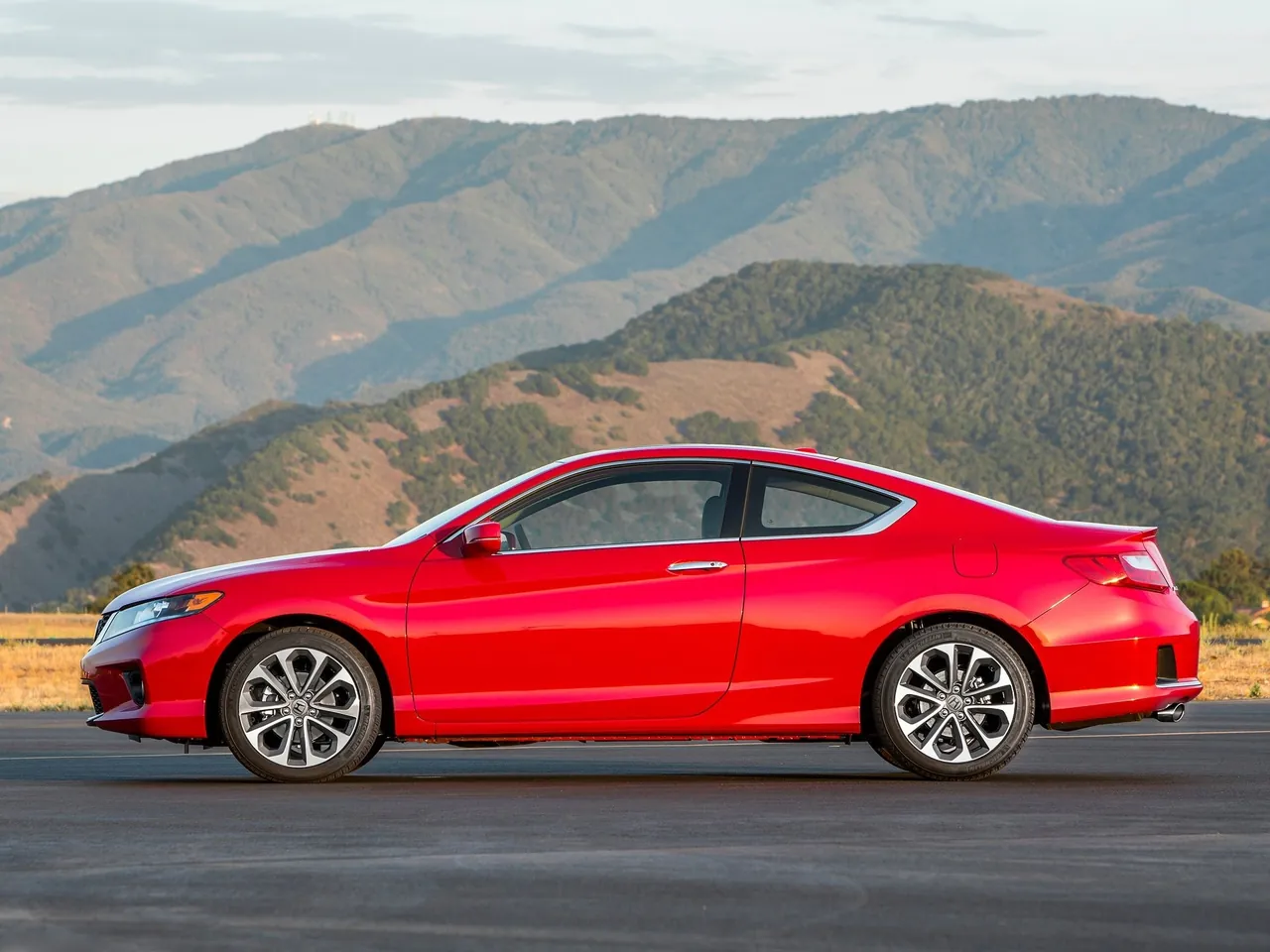 Honda Accord Coupe (2013) – boční profil