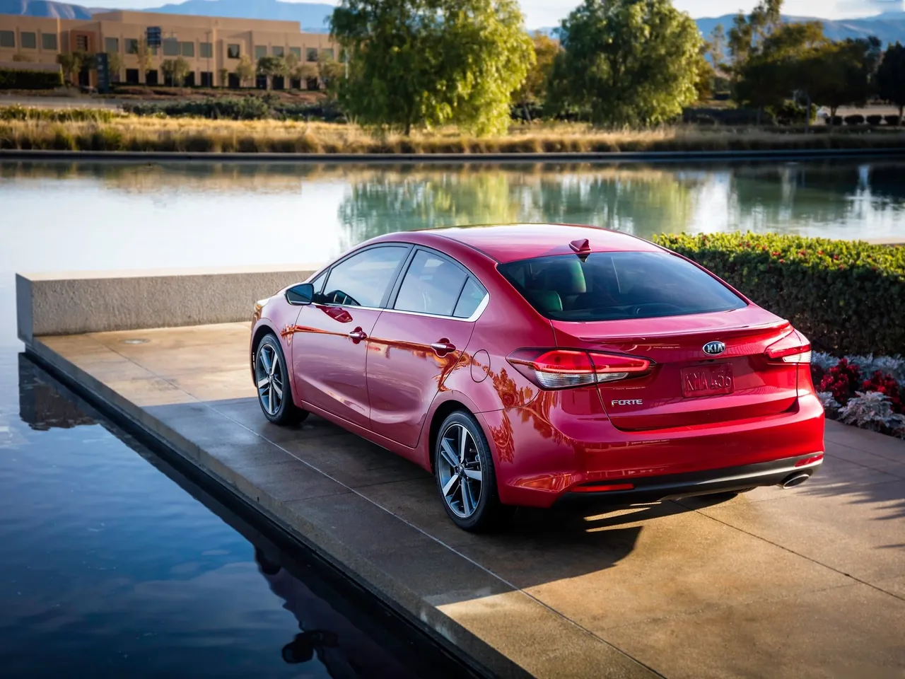 Kia Forte (2017) – zadní tříčtvrteční pohled