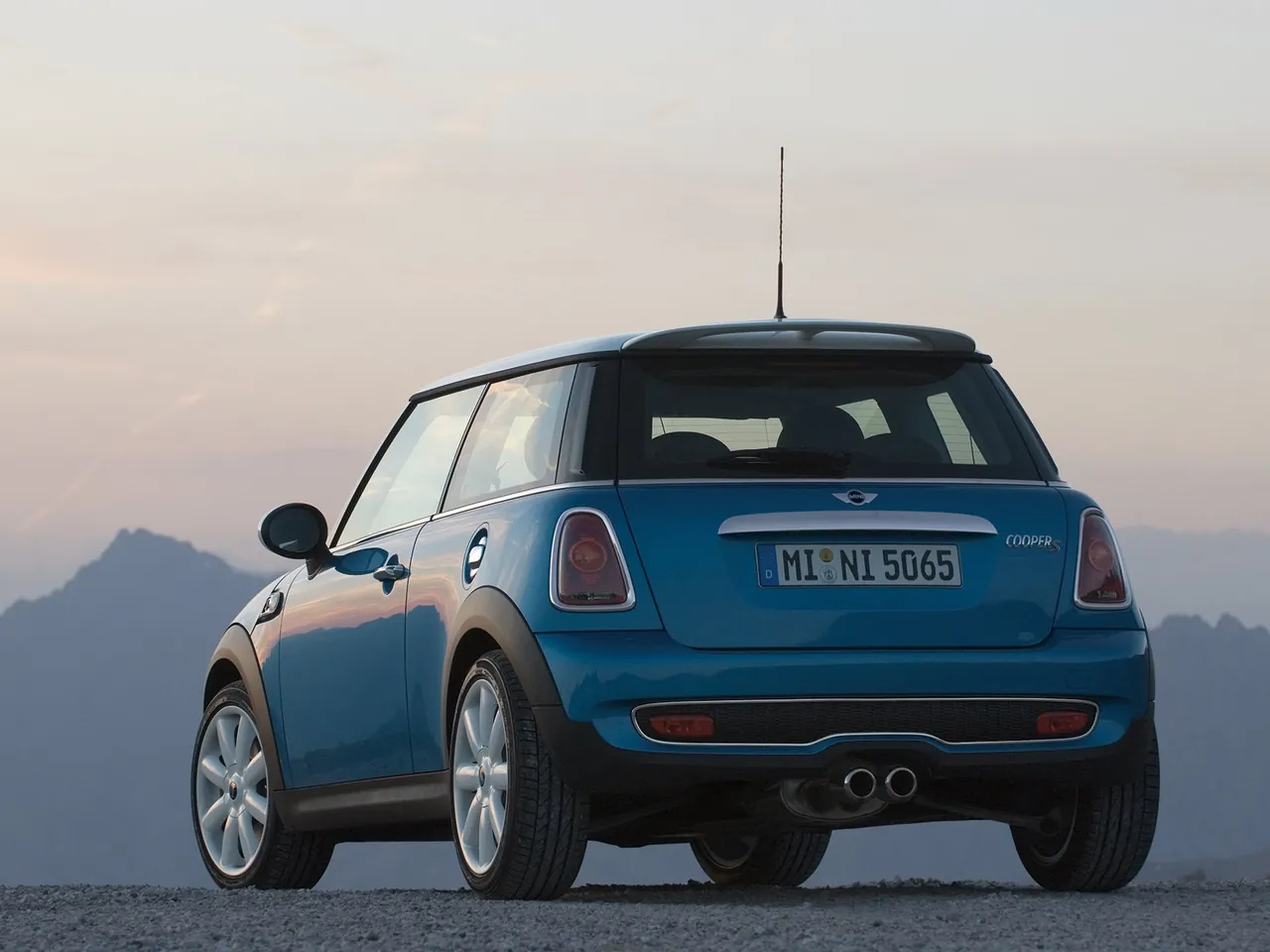 Mini Cooper S (2007) – zadní tříčtvrteční pohled