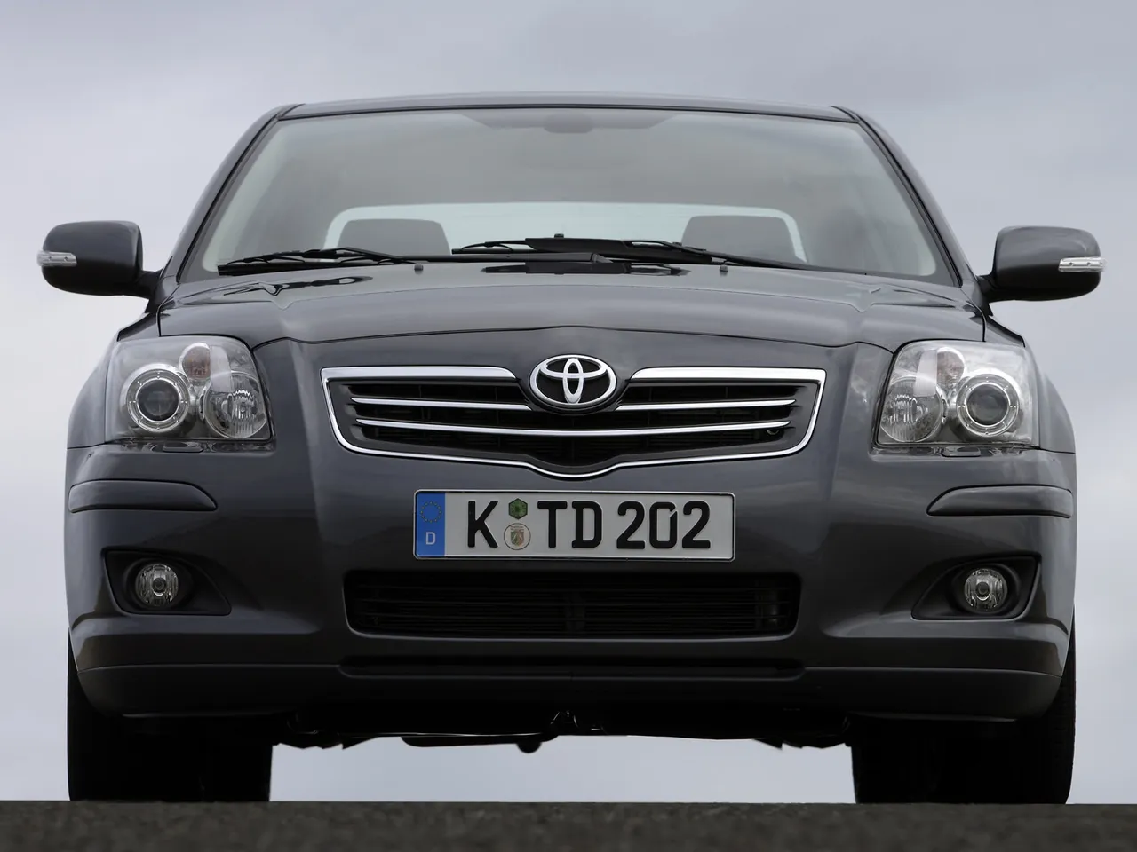 Toyota Avensis (2007) - Front