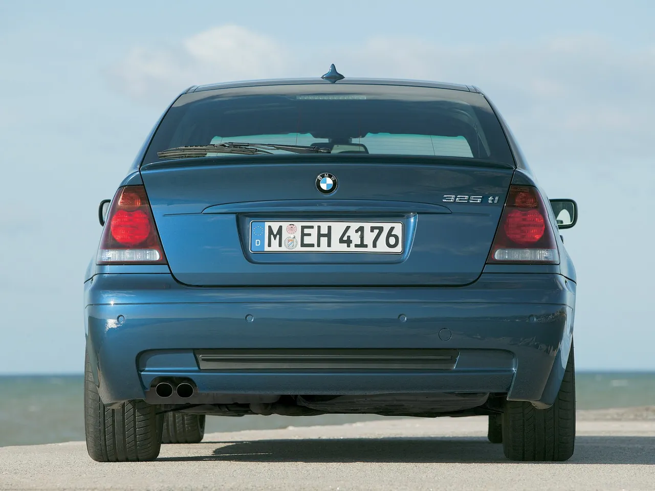 BMW 325ti Compact (2003) – zezadu