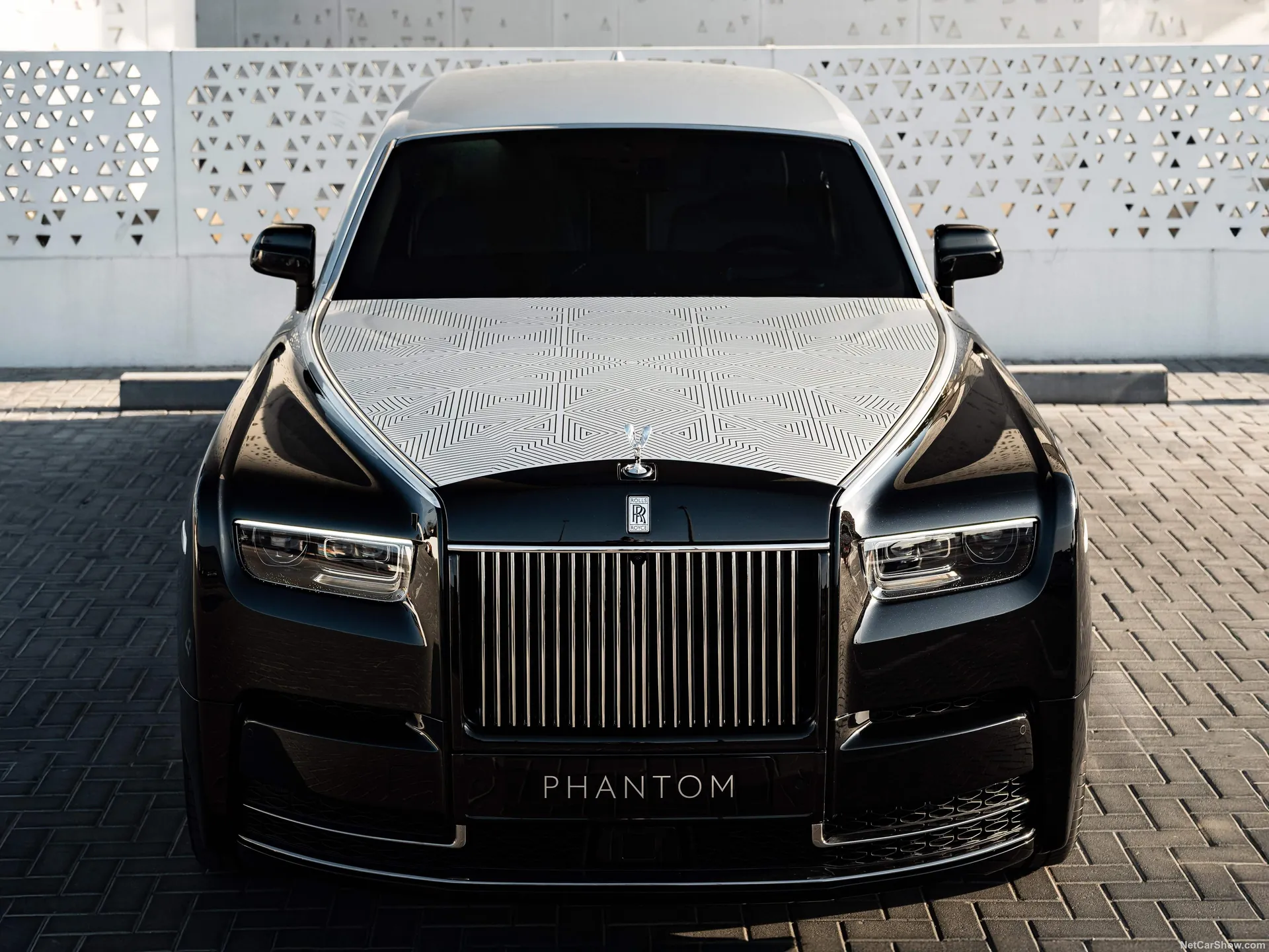 Rolls-Royce Phantom Arabesque (2026) – zepředu