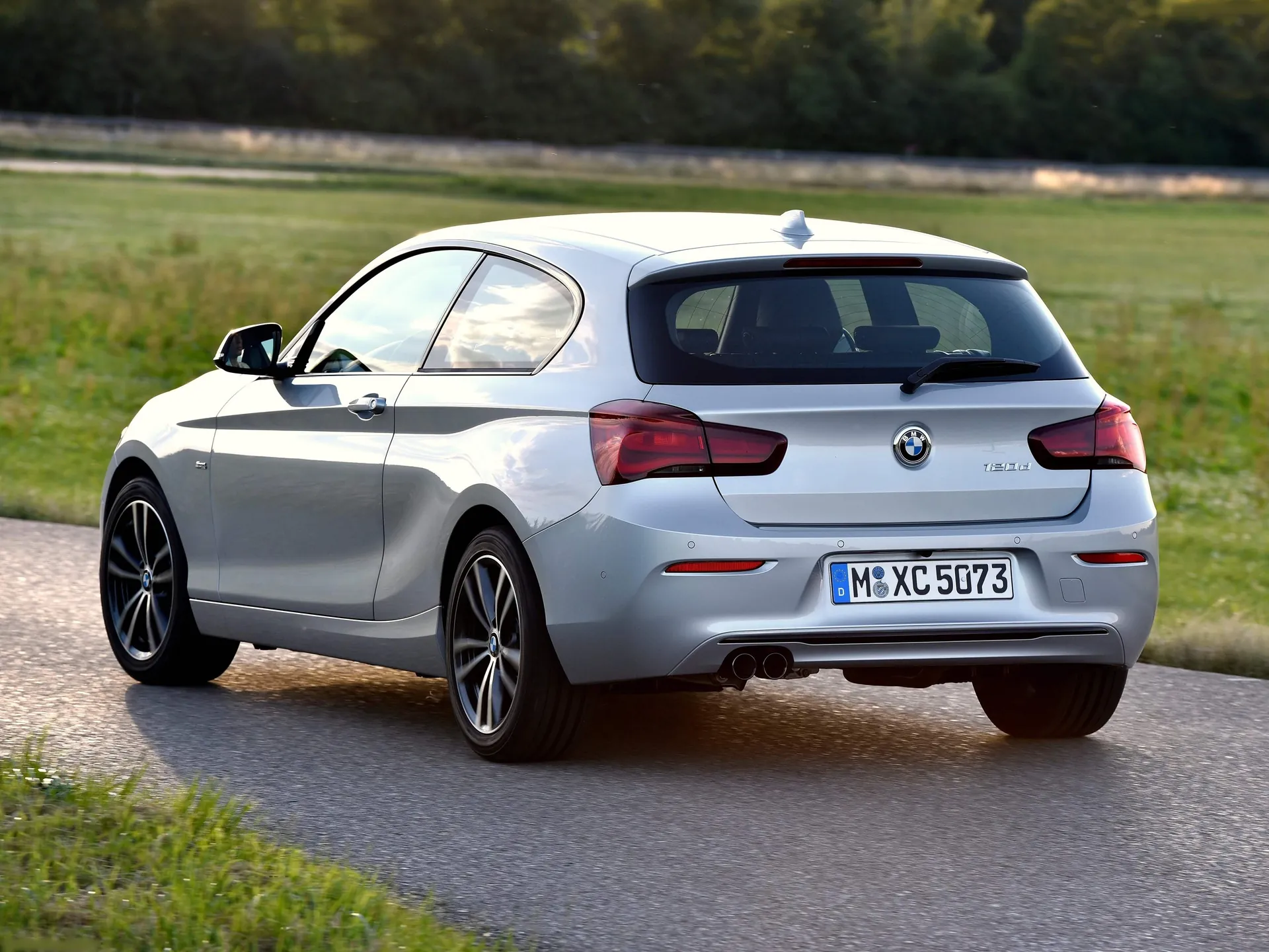 BMW 1-Series 3-door (2018) – zadní tříčtvrteční pohled