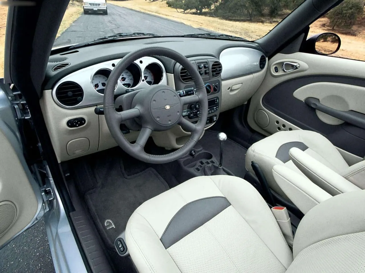 Chrysler PT Cruiser Convertible (2005) – interiér
