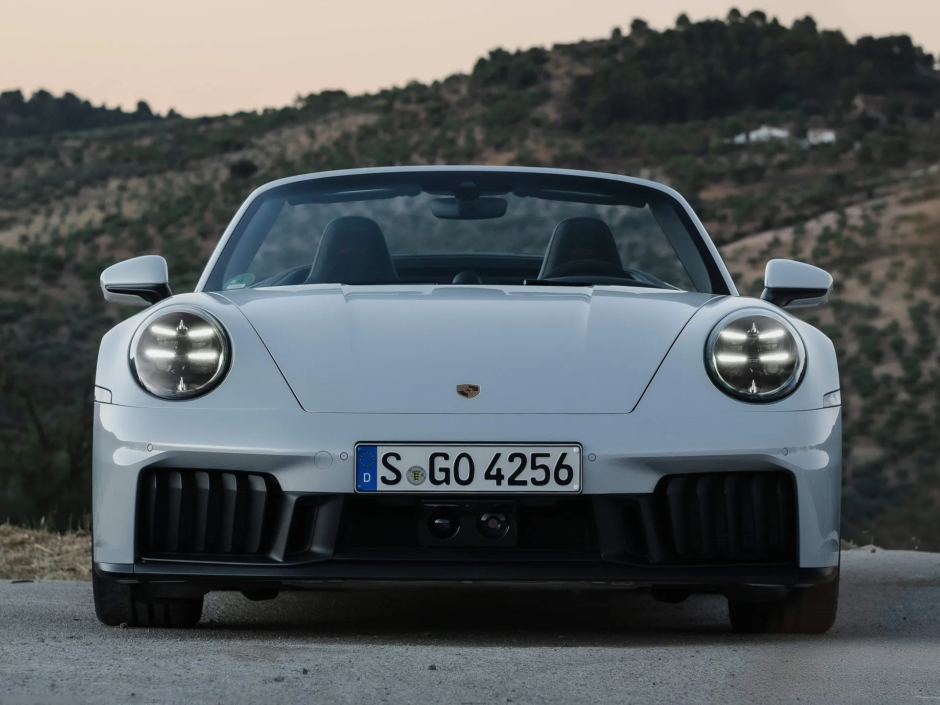 Porsche 911 Carrera GTS Cabriolet (2025) – zepředu