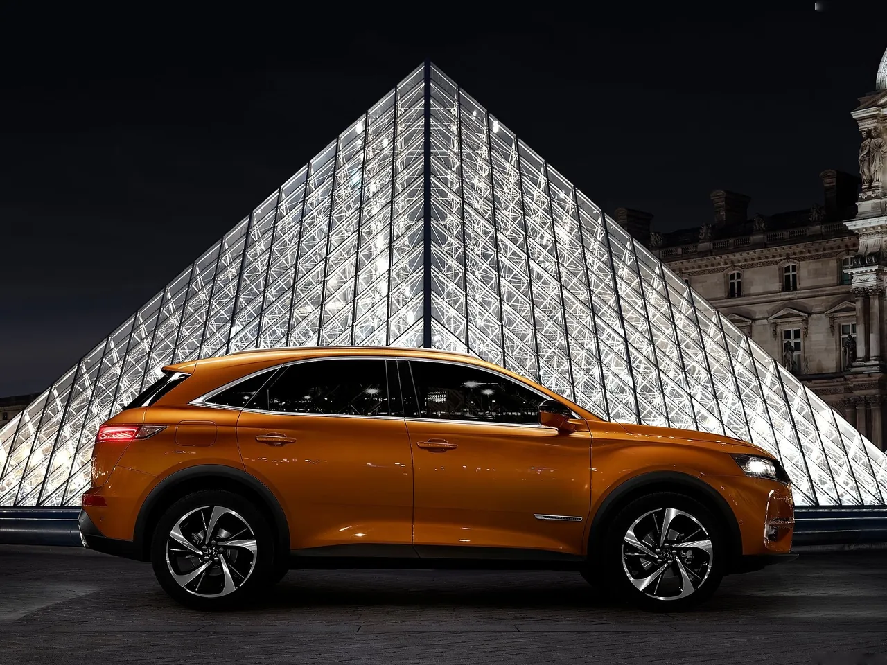 DS 7 Crossback (2018) – boční profil