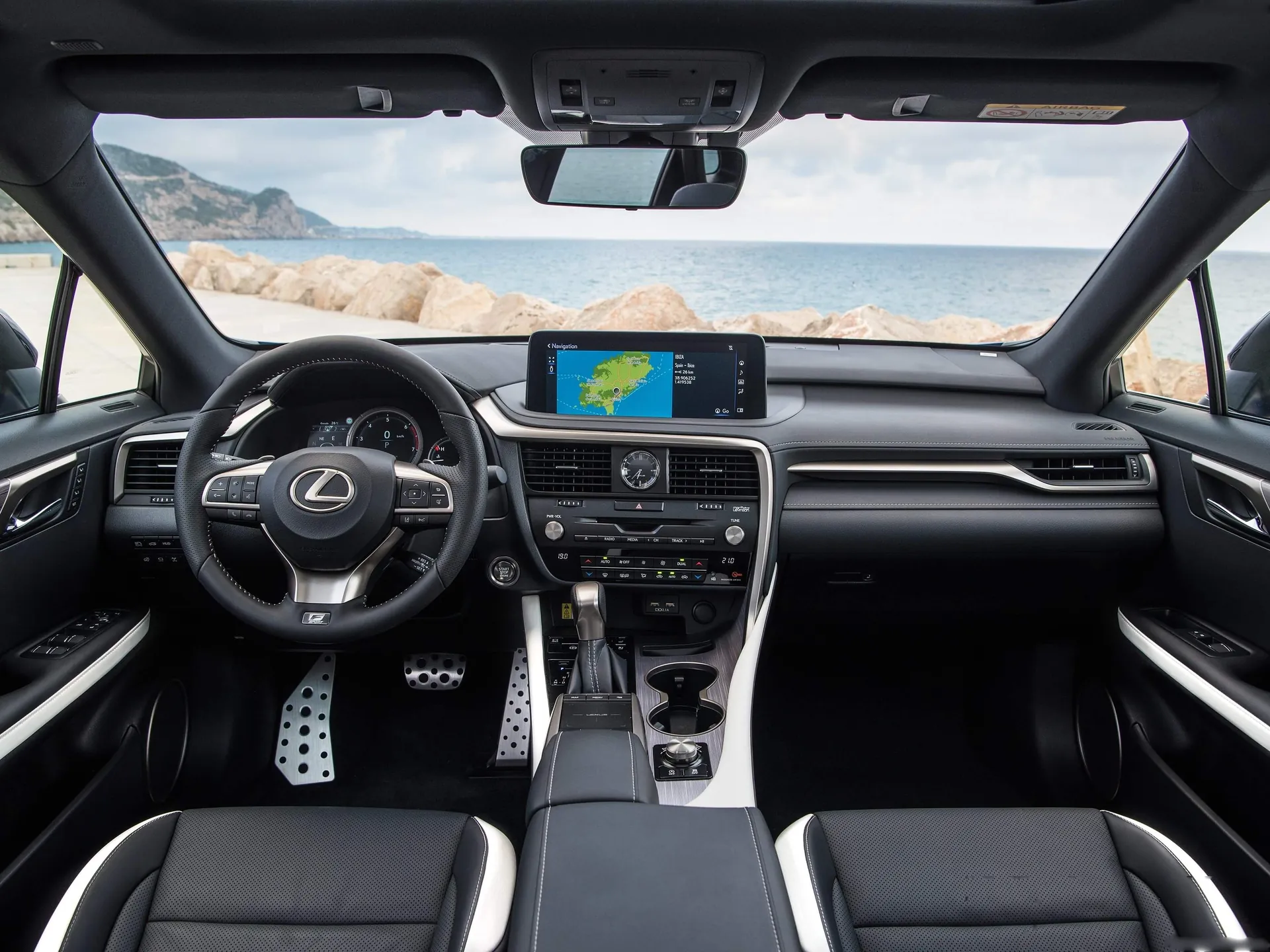 Lexus RX (2020) – interiér