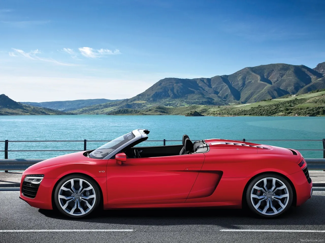 Audi R8 V10 Spyder (2013) – boční profil
