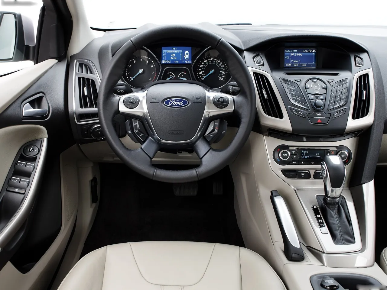 Ford Focus Sedan (2011) – interiér