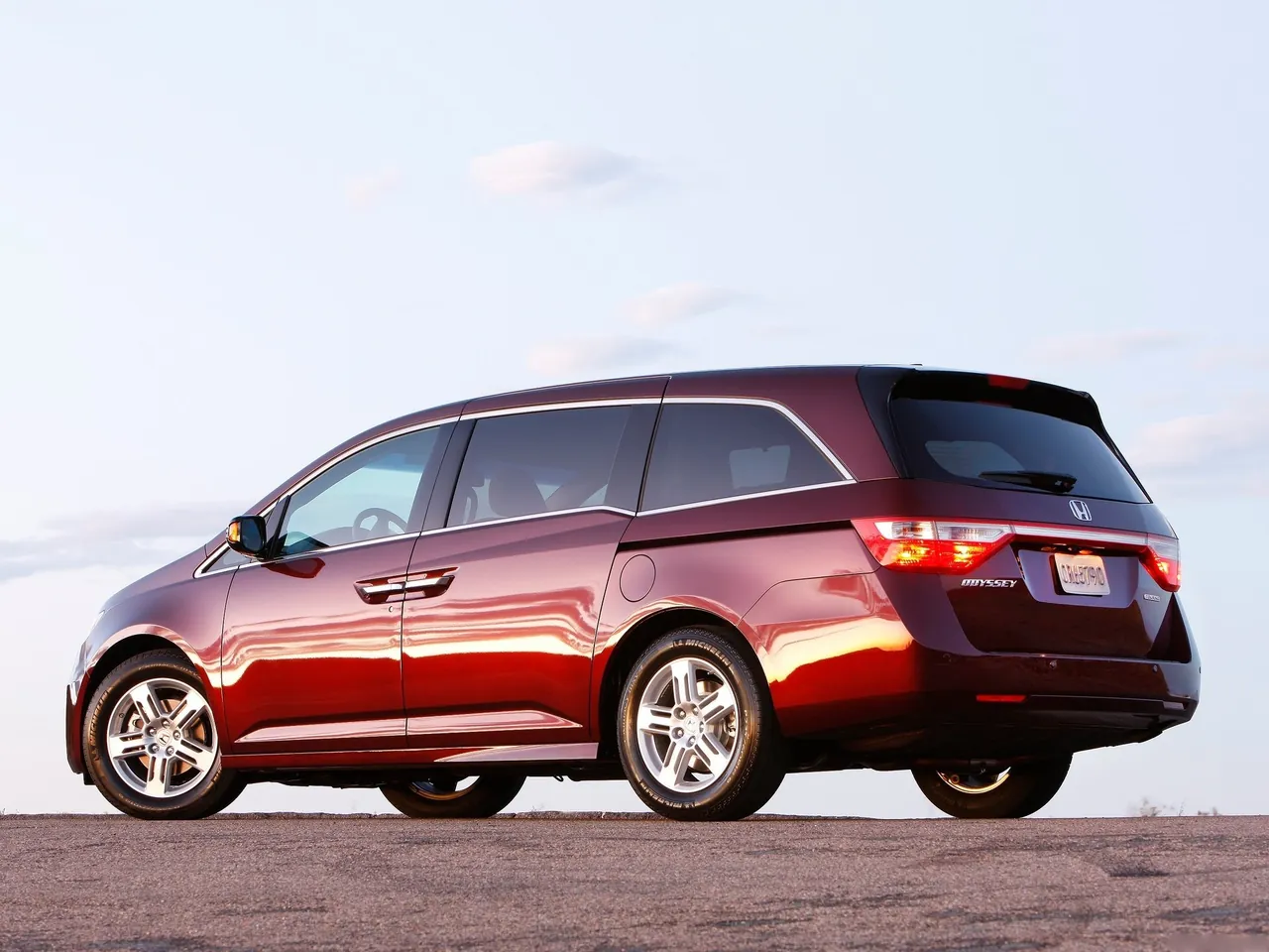 Honda Odyssey (2012) – zadní tříčtvrteční pohled