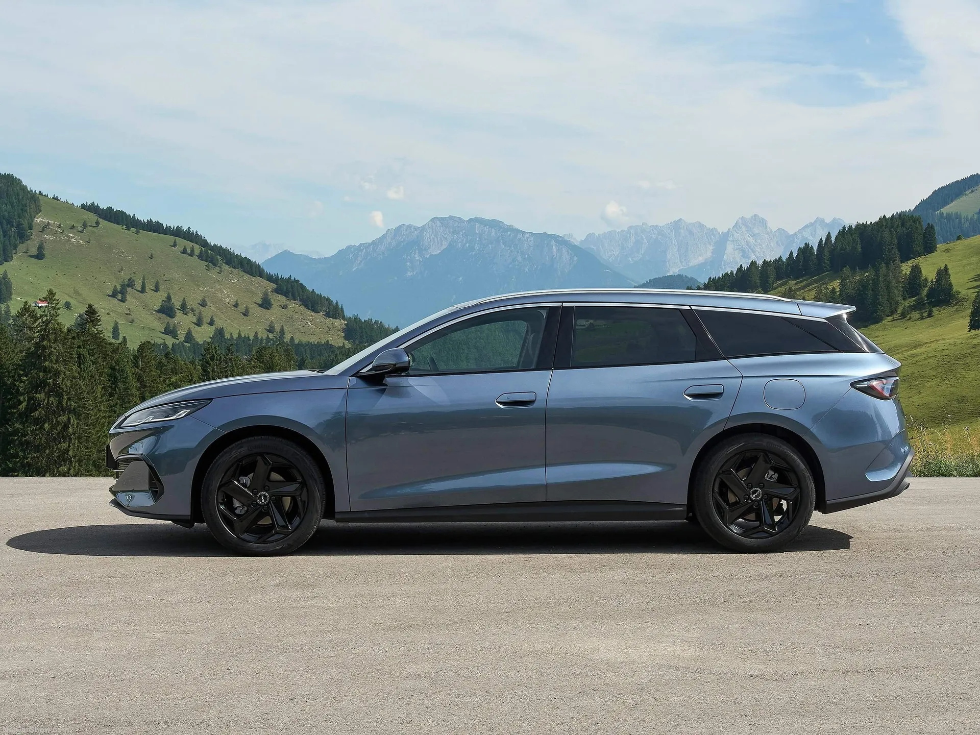 BYD Seal 6 DM-i Touring (2026) – boční profil