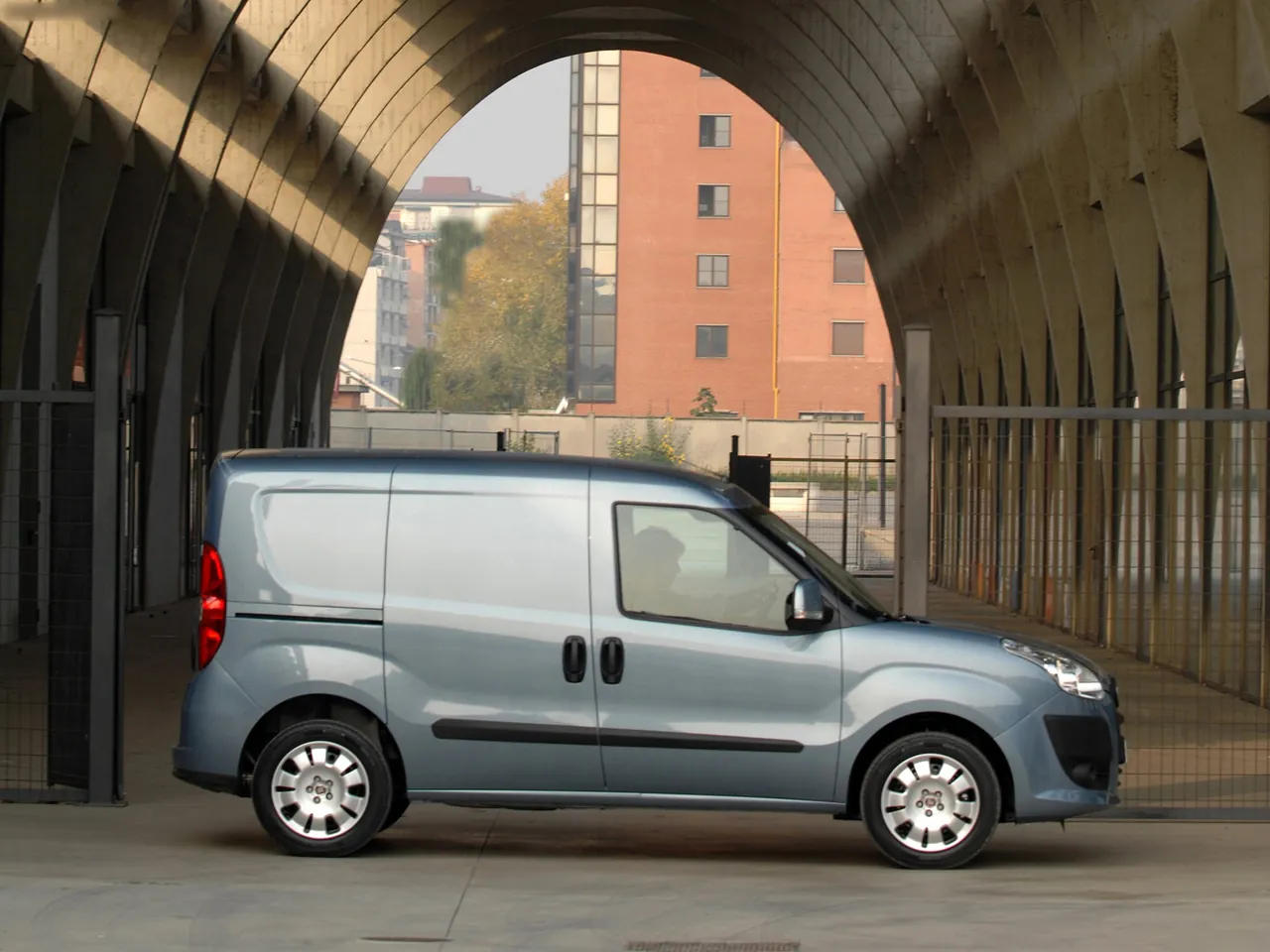 Fiat Doblo Cargo (2010) – boční profil