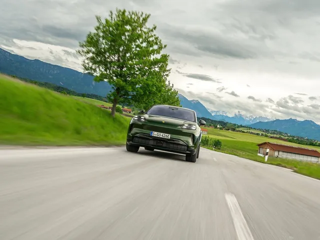 Porsche Cayenne S Coupe Electric (2027)