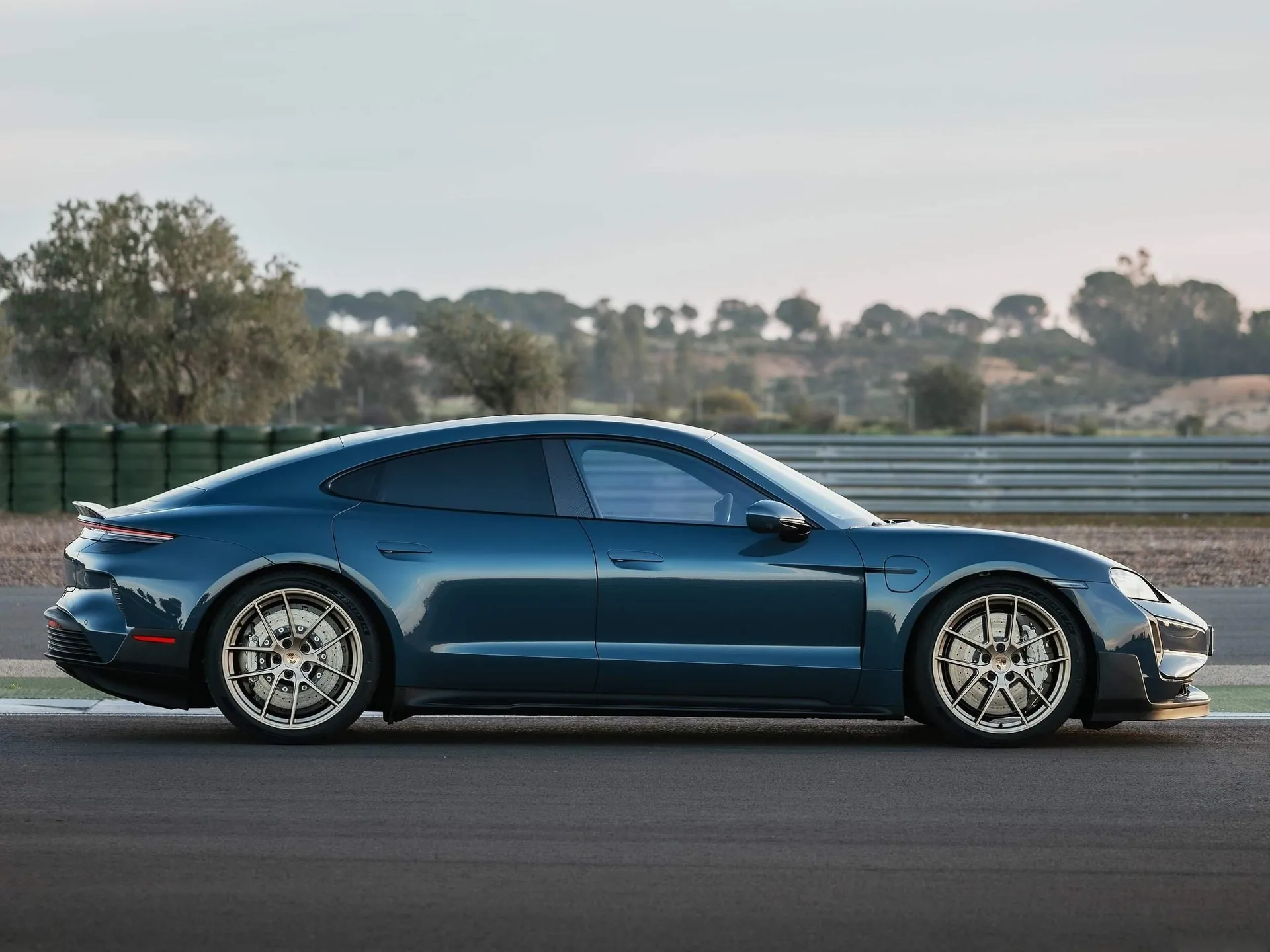 Porsche Taycan Turbo GT (2025) – boční profil