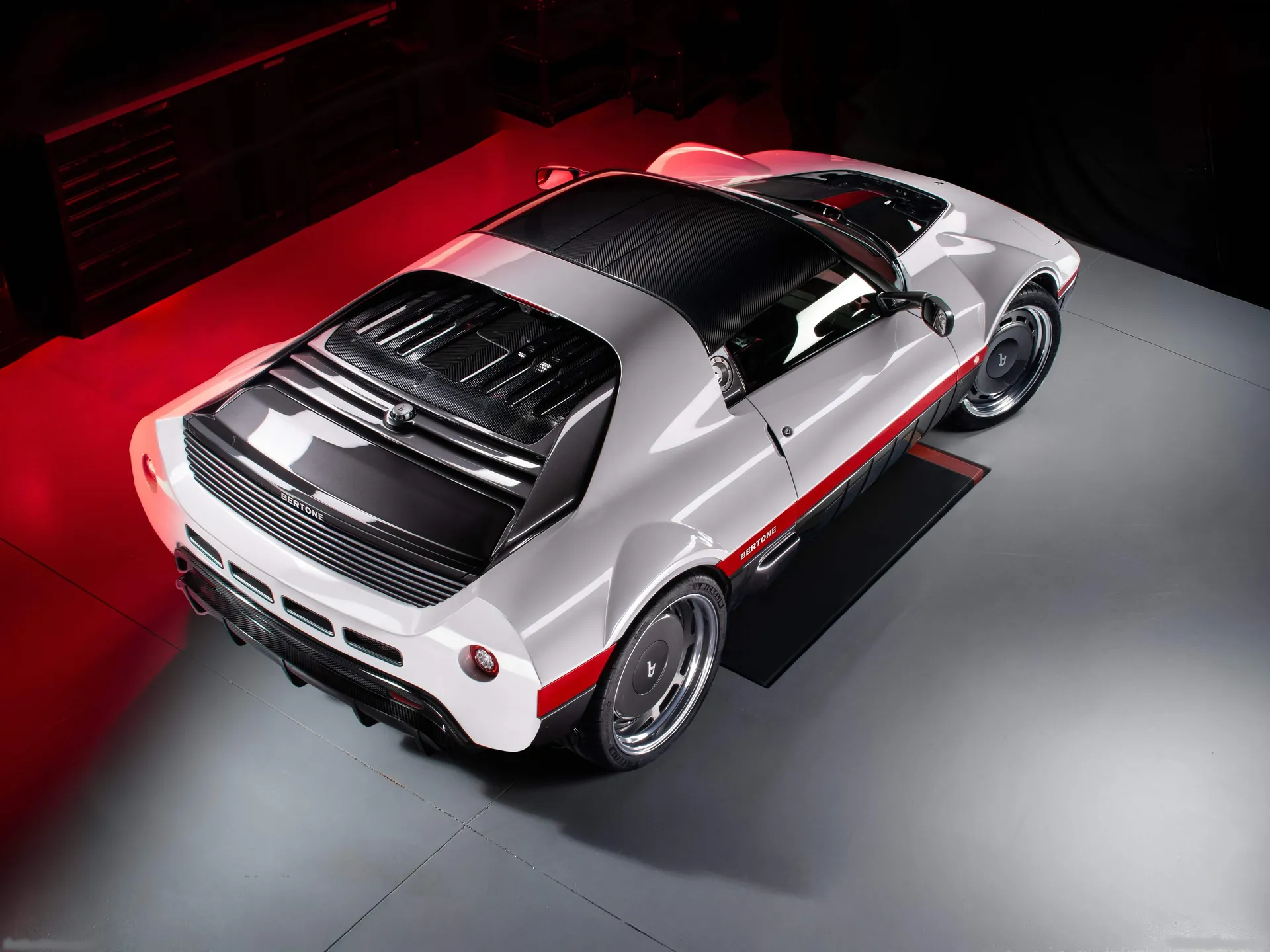 Bertone Runabout (2026) – zadní tříčtvrteční pohled