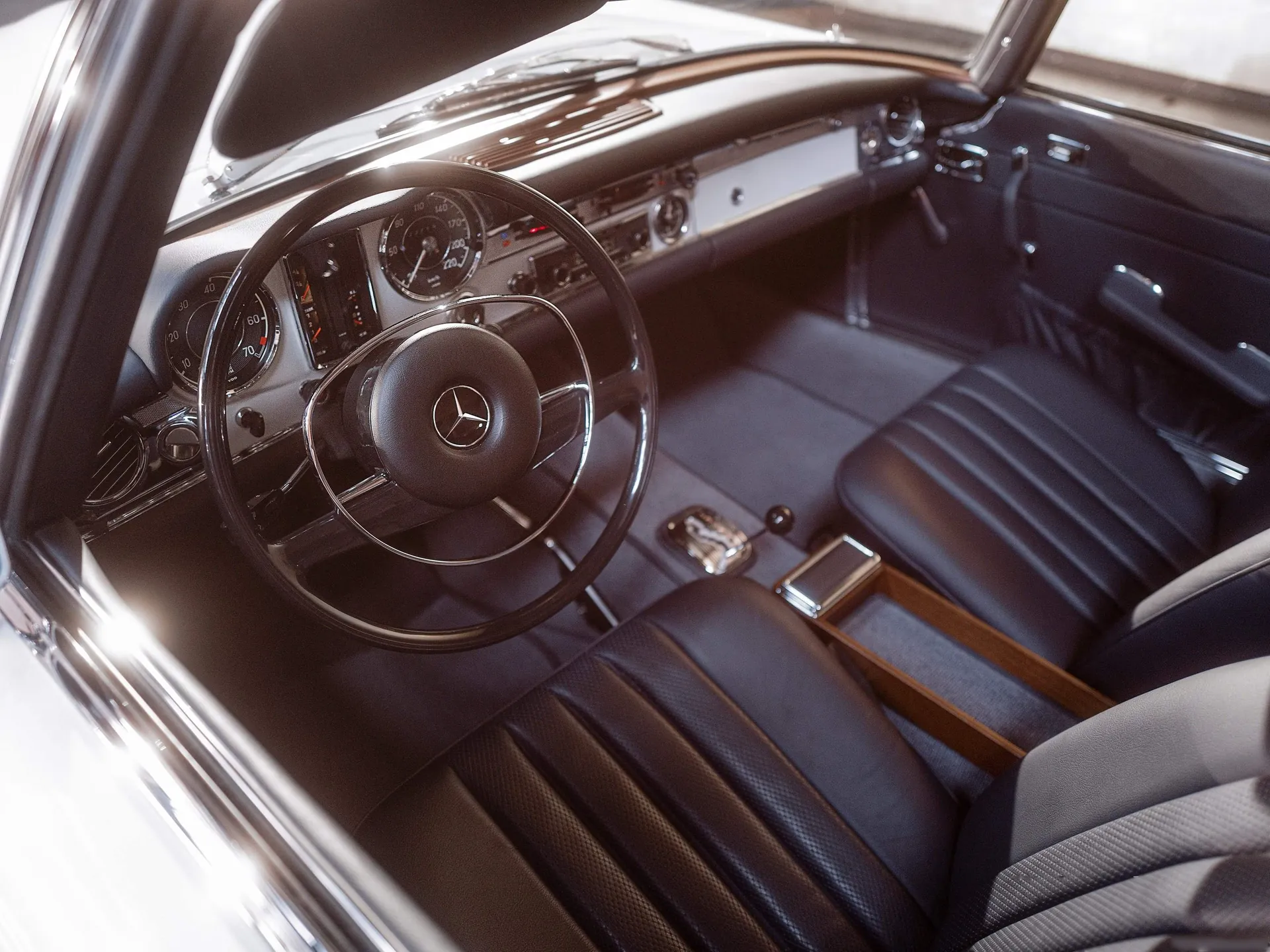 Mercedes-Benz 280 SL Pagoda (1968) - Interior