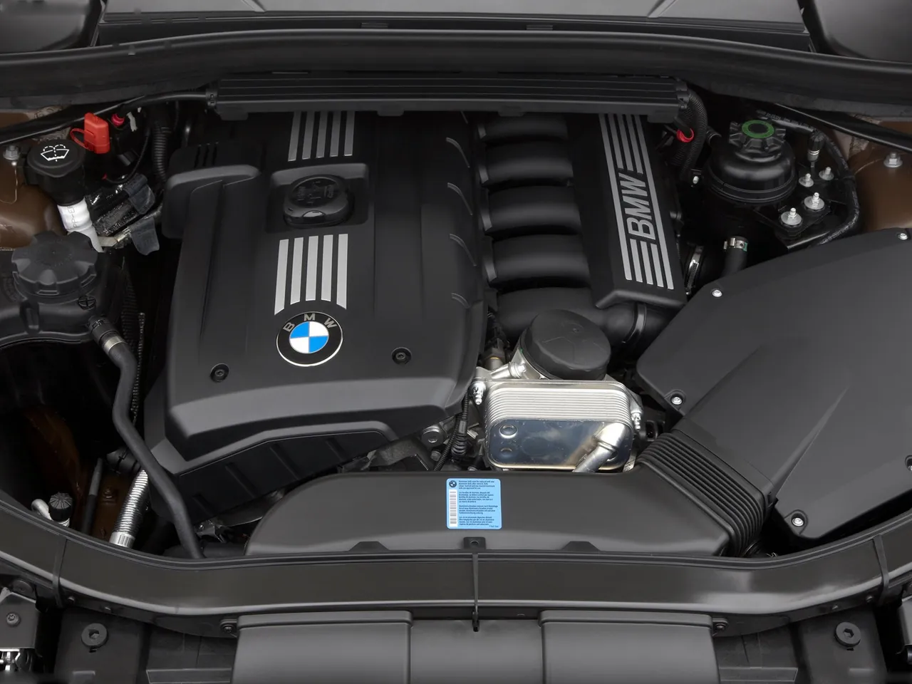 BMW X1 (2010) – motorový prostor