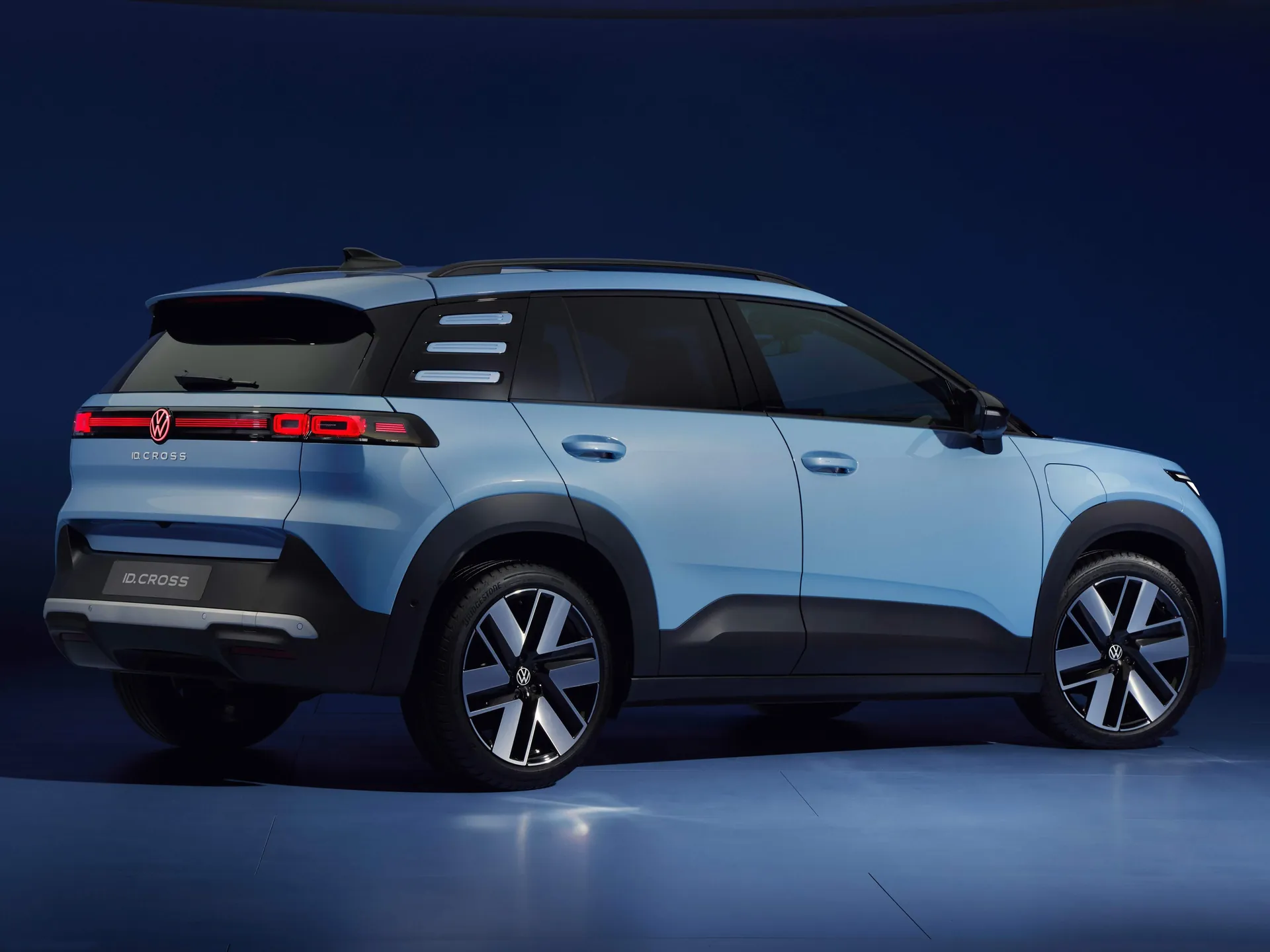 Volkswagen ID.Cross (2027) – zadní tříčtvrteční pohled