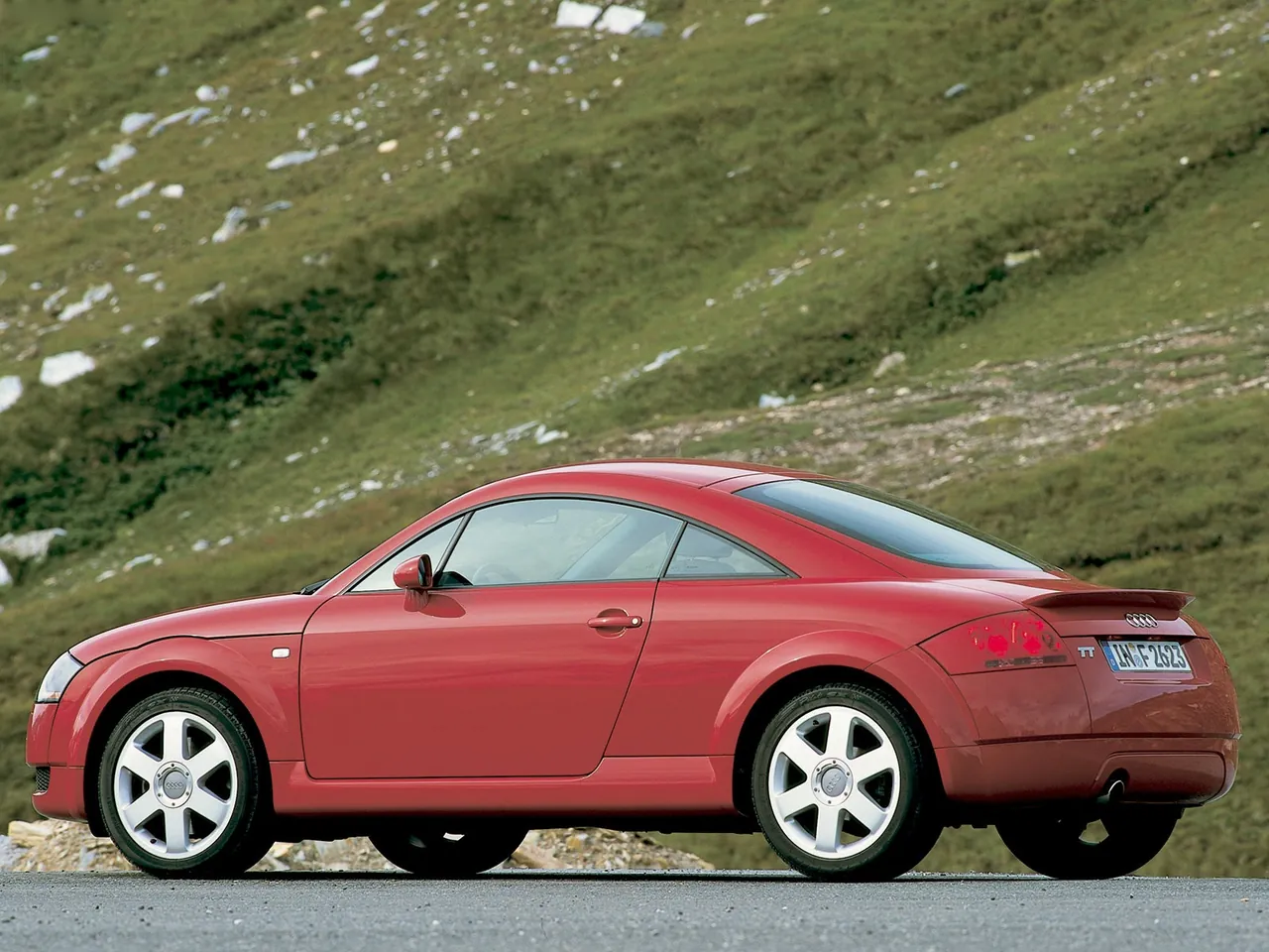 Audi TT Coupe (2001) – zadní tříčtvrteční pohled