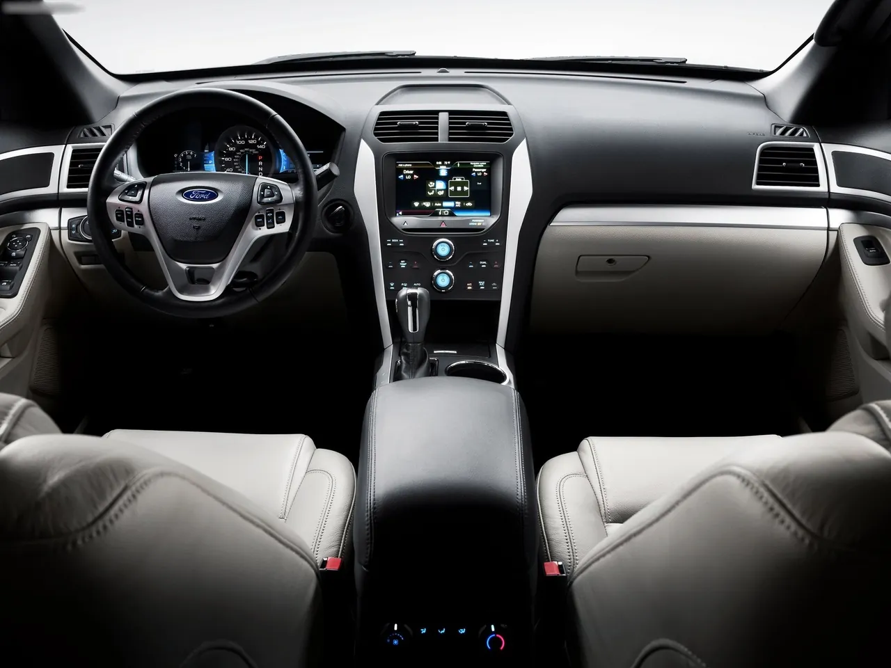Ford Explorer (2011) – interiér