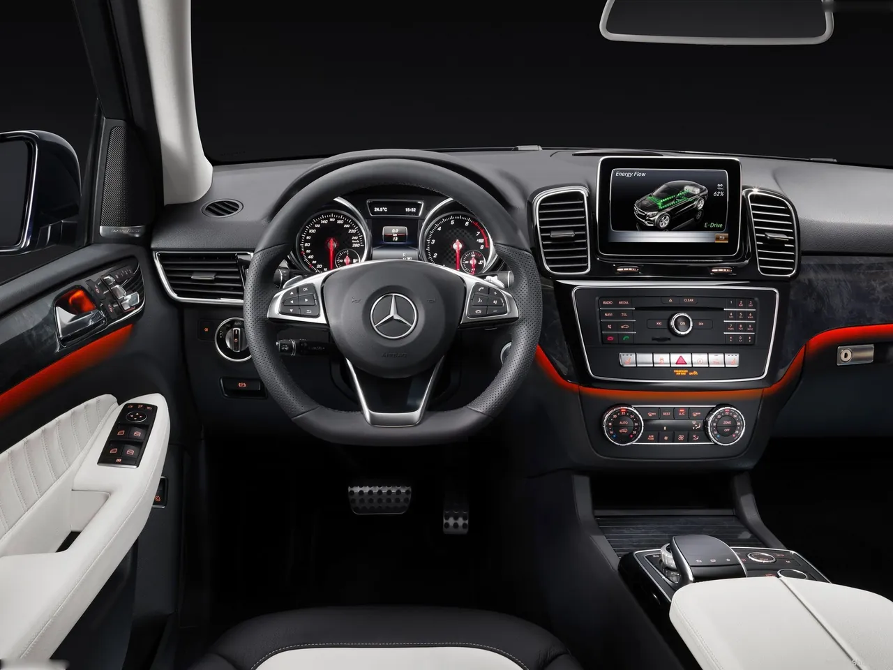 Mercedes-Benz GLE (2016) – interiér