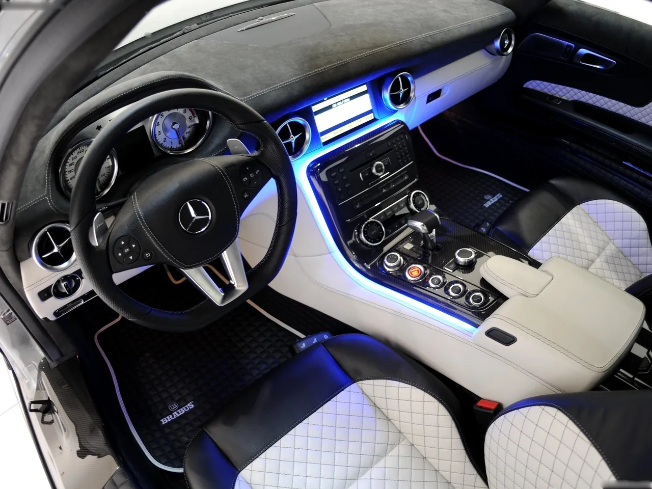 Brabus 700 Biturbo (2011) – interiér
