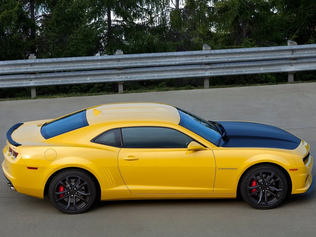 Chevrolet Camaro 1LE (2013) – boční profil